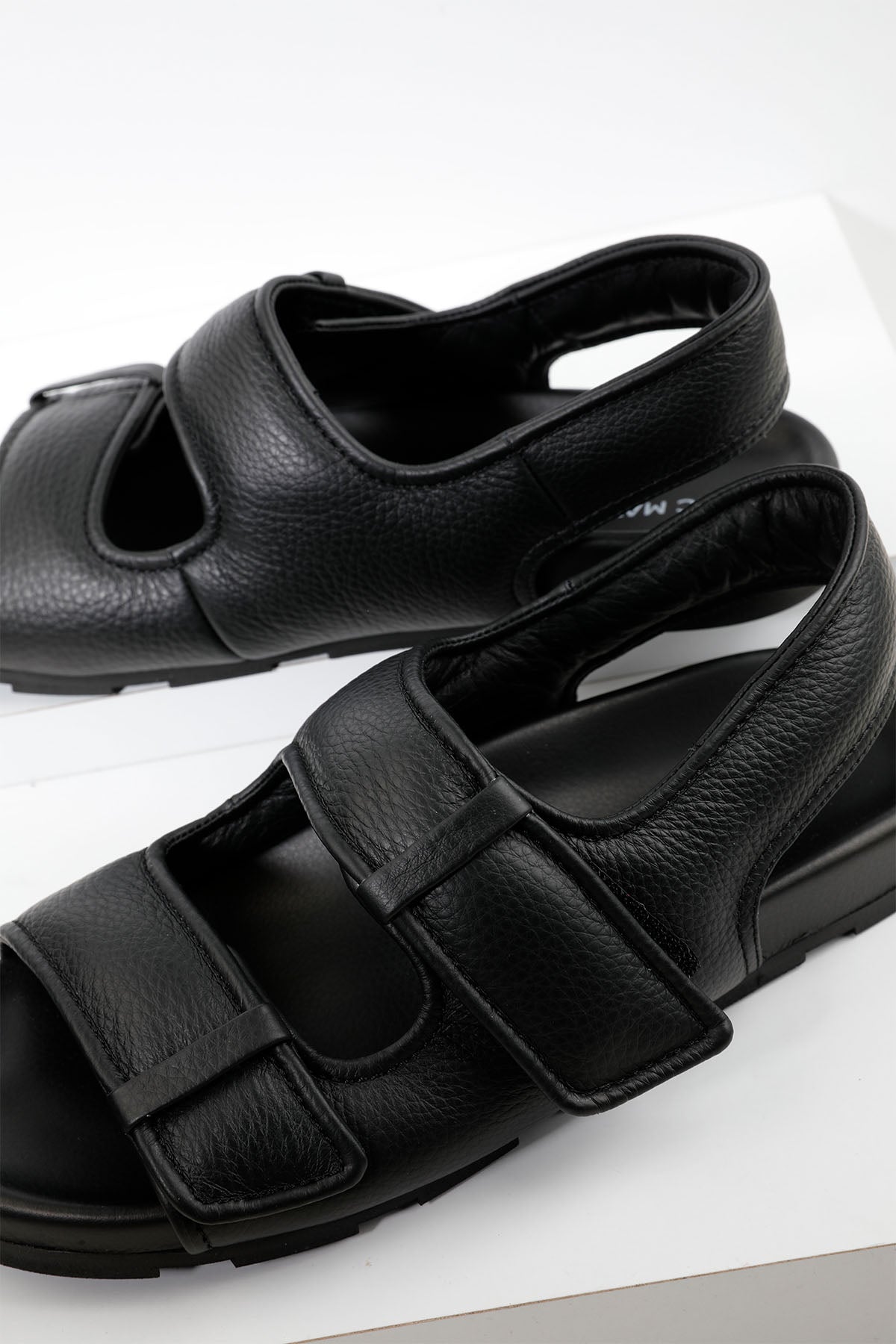 Vic Matie Cırt Cırt Bantlı Deri Sandalet