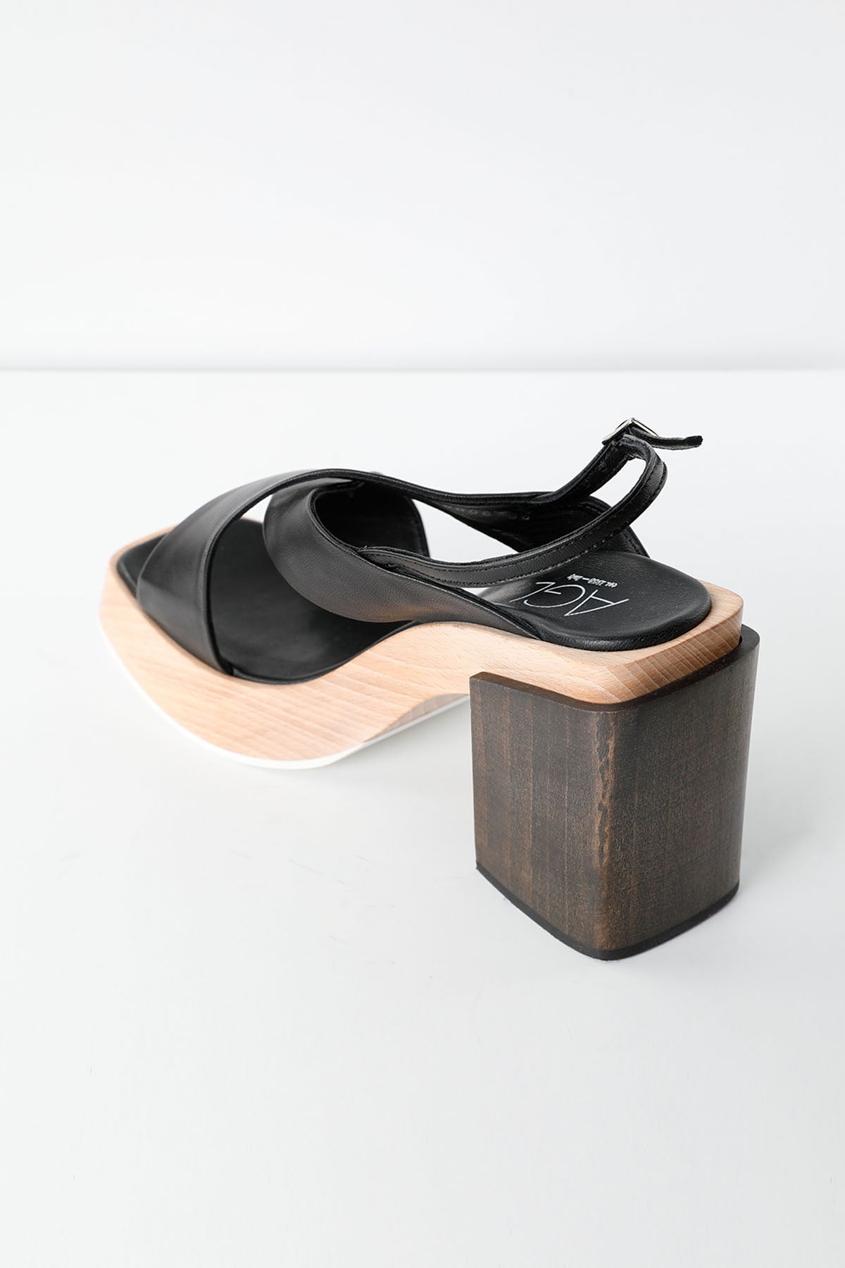 Agl Surin Deri Çapraz Bantlı Sandalet