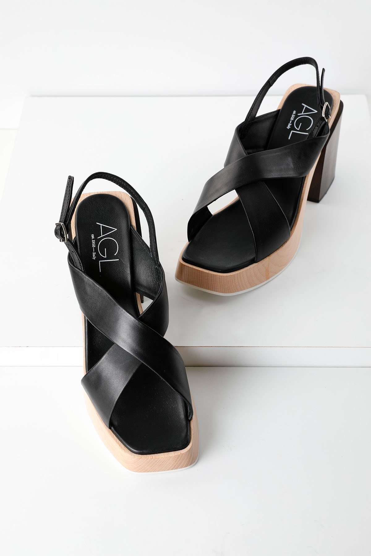 Agl Surin Deri Çapraz Bantlı Sandalet