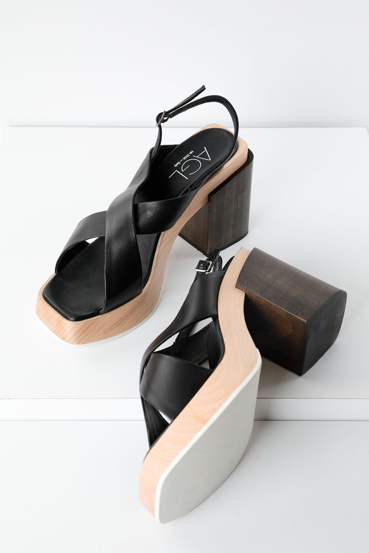 Agl Surin Deri Çapraz Bantlı Sandalet