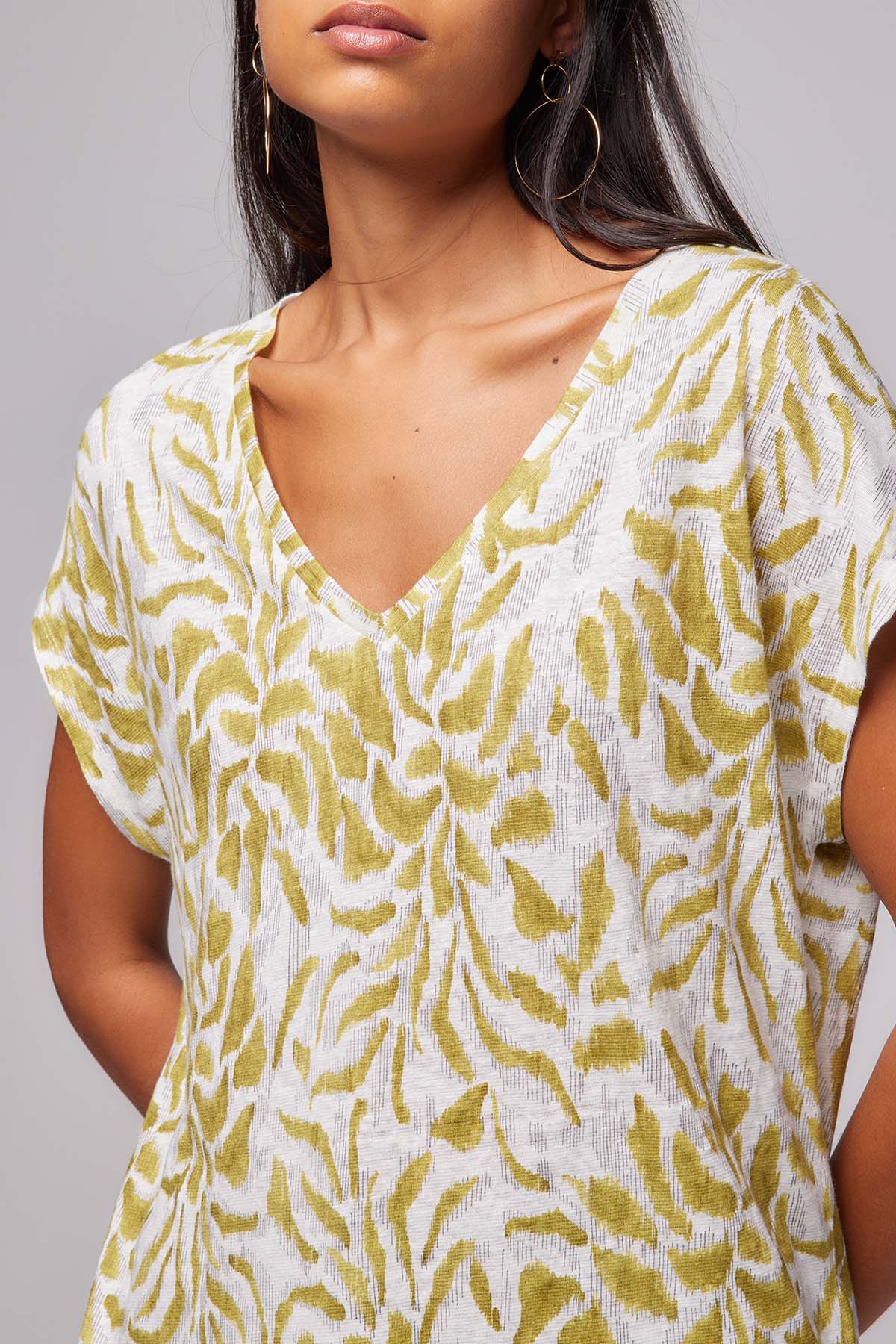 Majestic V Yaka Streç Keten T-shirt-Libas Trendy Fashion Store