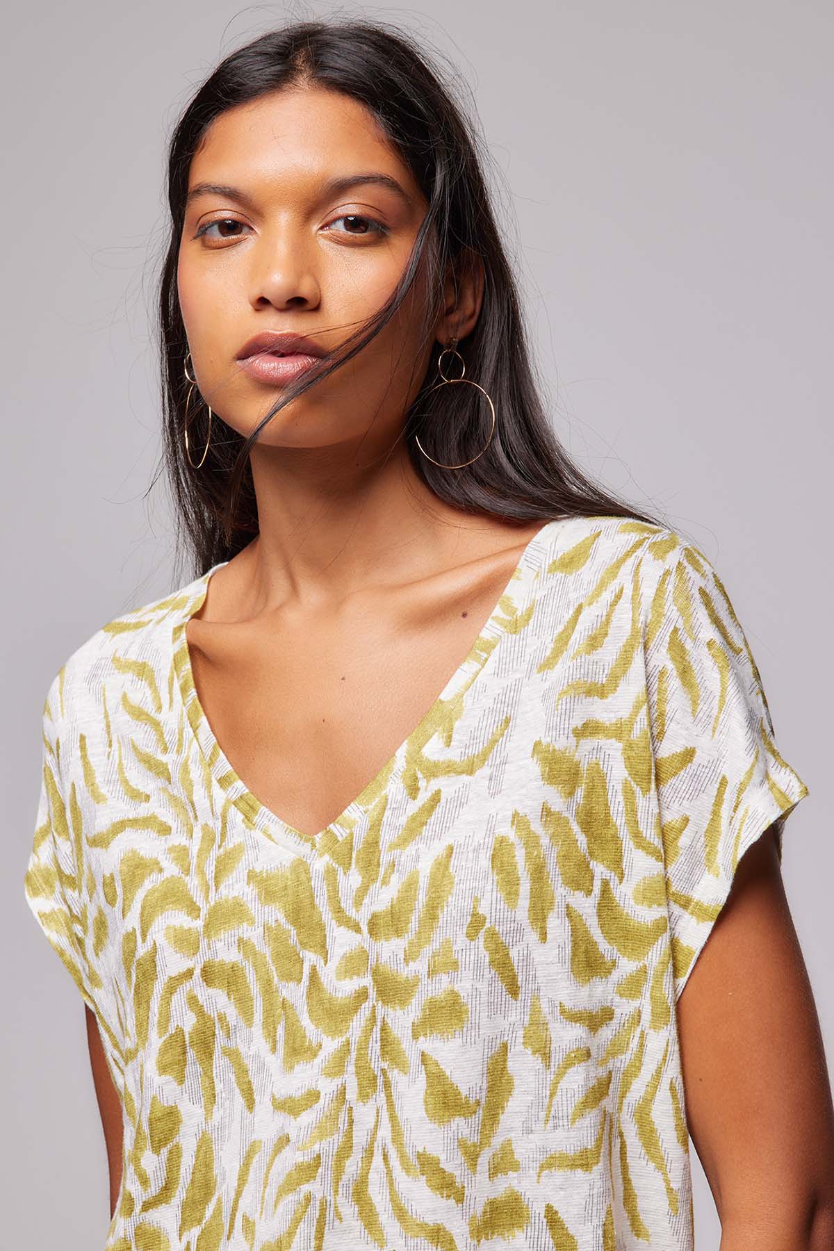 Majestic V Yaka Streç Keten T-shirt-Libas Trendy Fashion Store