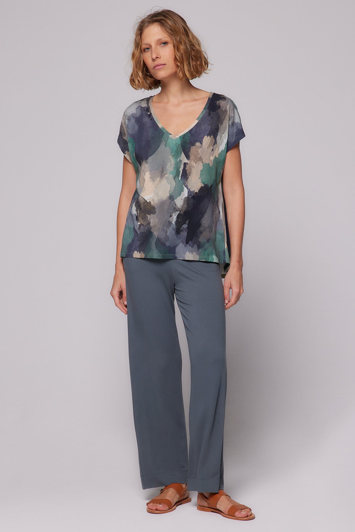 Majestic V Yaka Desenli Streç T-shirt-Libas Trendy Fashion Store