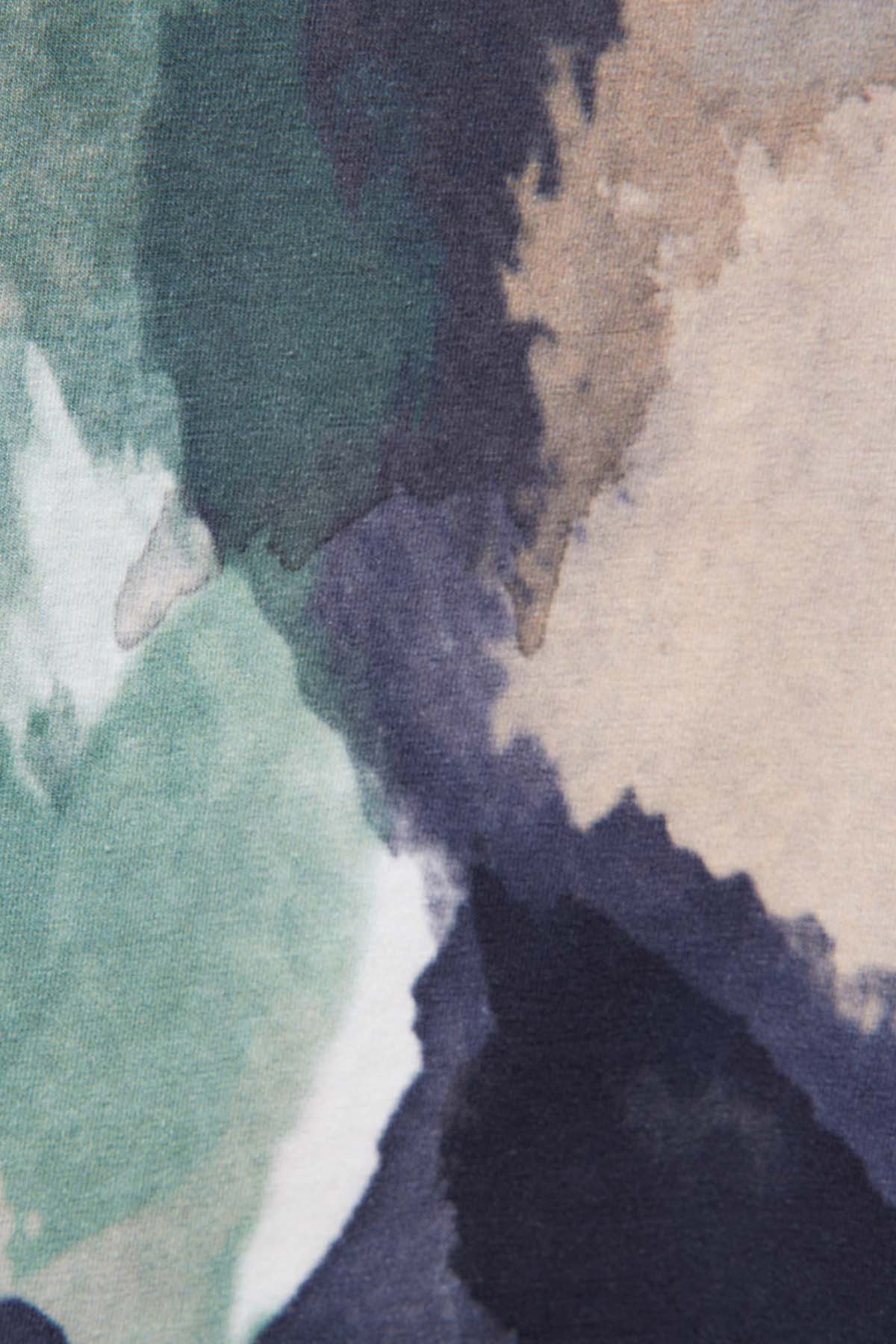 Majestic V Yaka Desenli Streç T-shirt-Libas Trendy Fashion Store