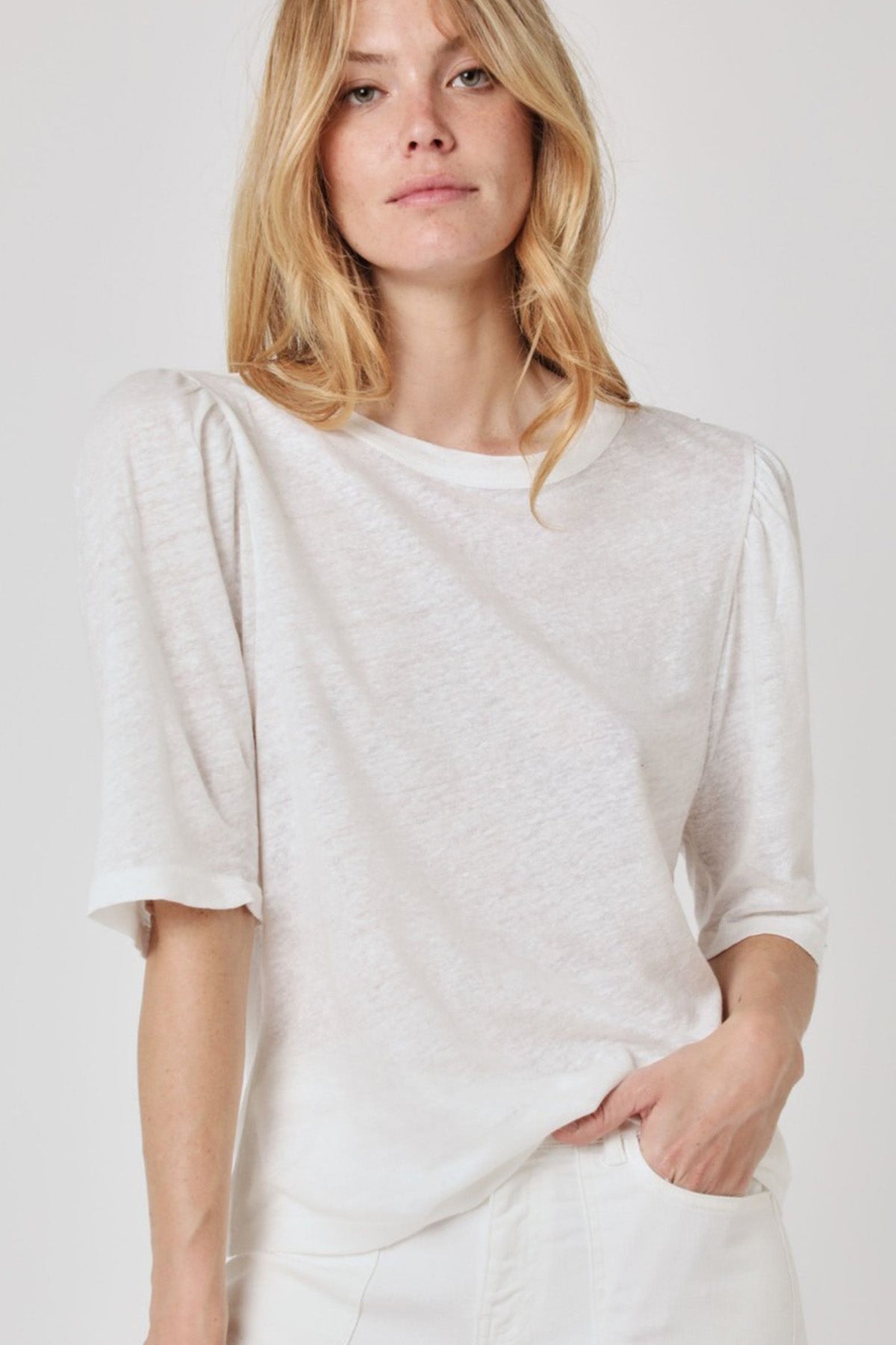 Berenice Eileen Sırt Dekolteli Keten T-shirt