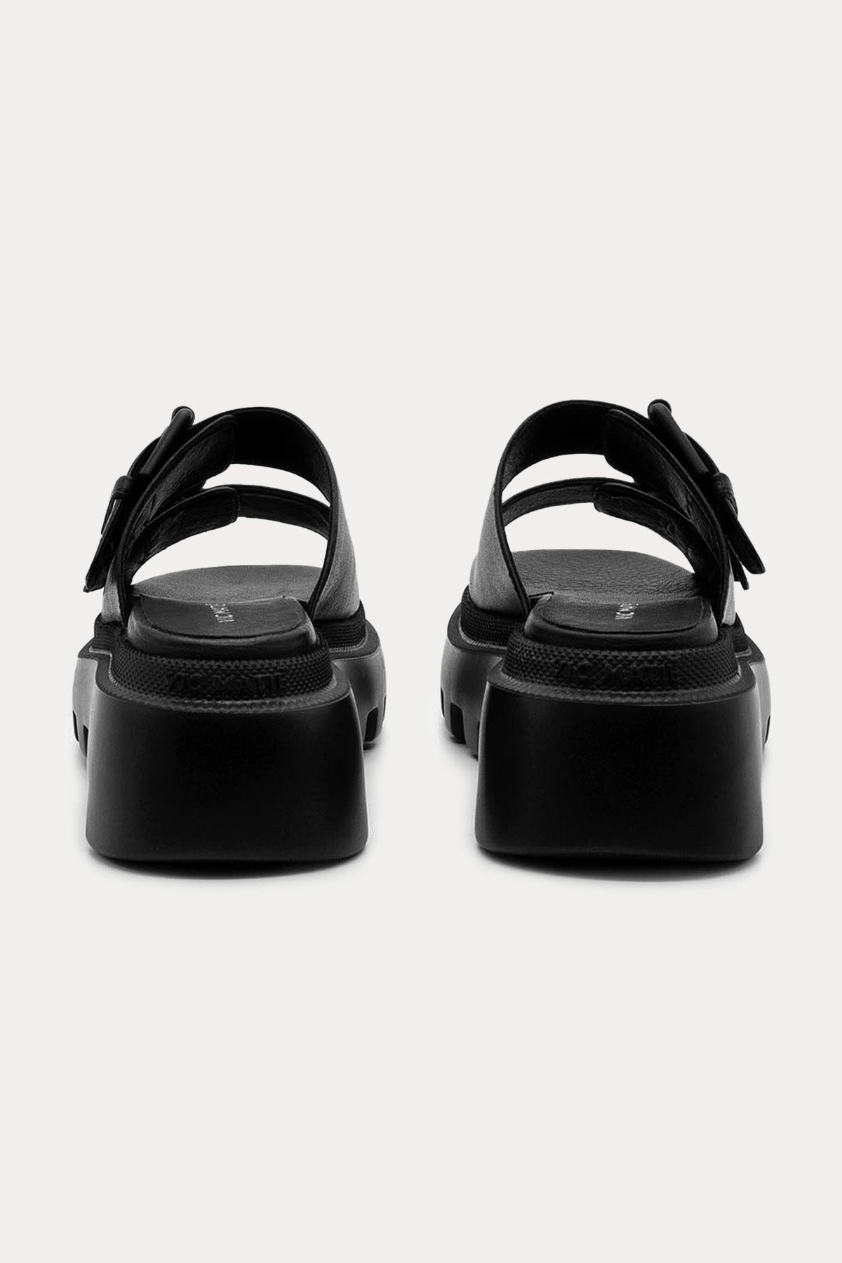 Vic Matie Extralight Tabanlı Çift Tokalı Küt Burun Deri Terlik