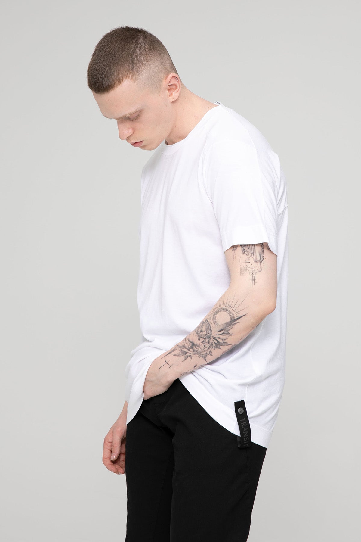 Transit Logolu Şerit Detaylı Yuvarlak Yaka T-shirt-Libas Trendy Fashion Store