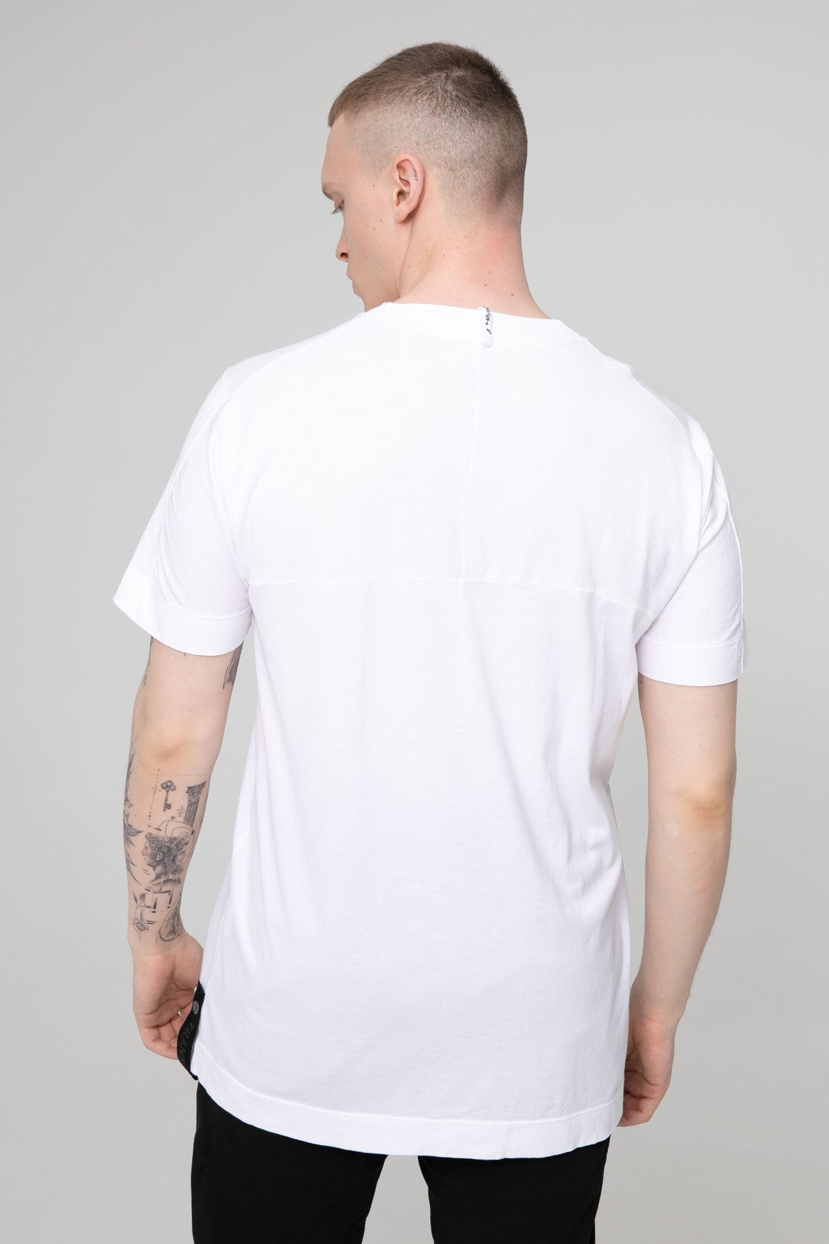 Transit Logolu Şerit Detaylı Yuvarlak Yaka T-shirt-Libas Trendy Fashion Store