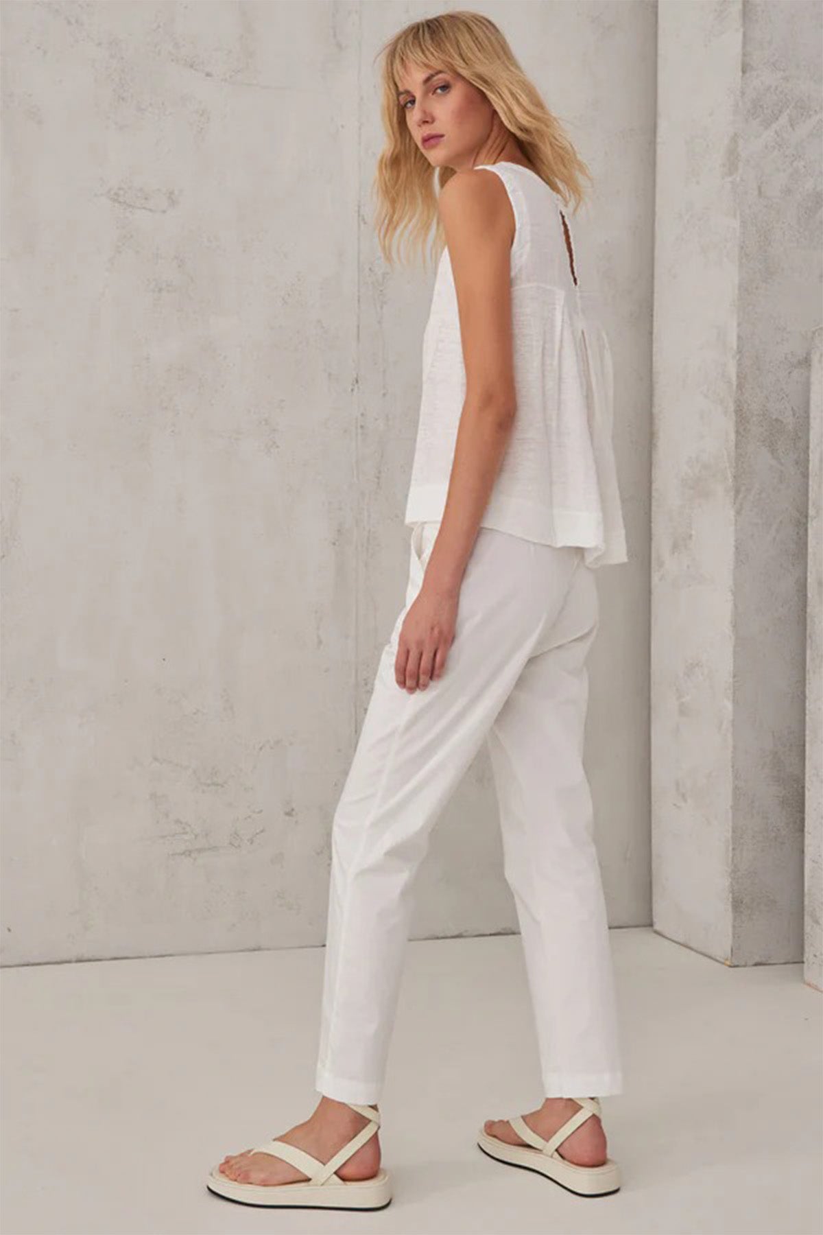 Transit Yuvarlak Yaka Kolsuz Keten Bluz-Libas Trendy Fashion Store