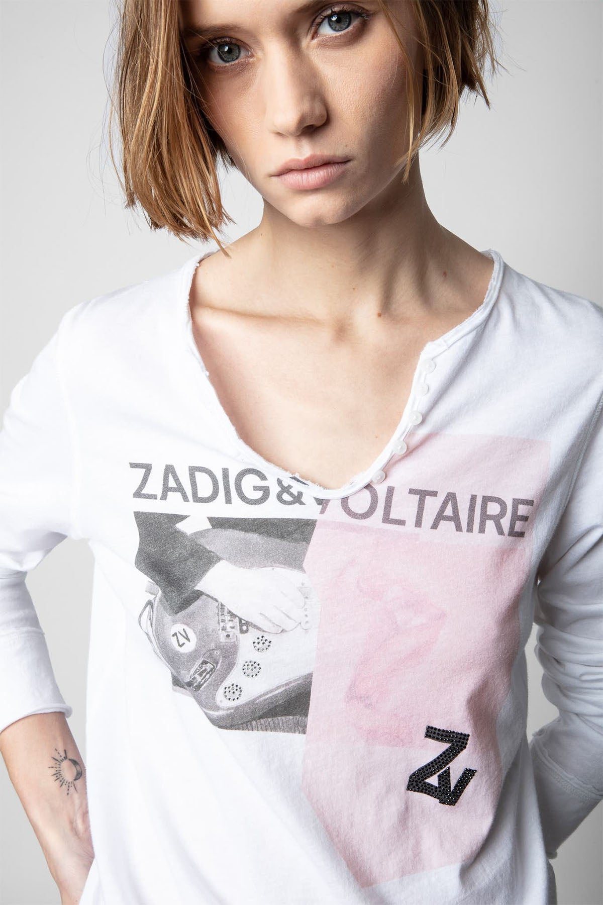 Zadig & Voltaire V Yaka Logolu T-shirt-Libas Trendy Fashion Store