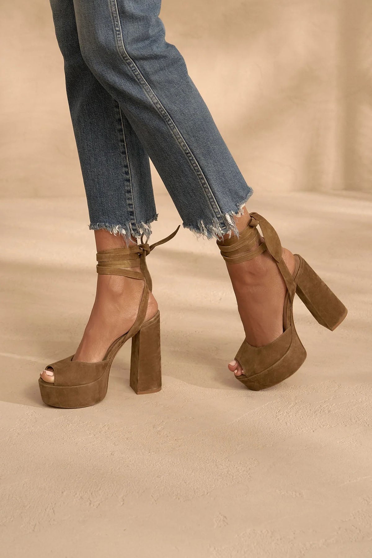 Manebi Platform Tabanlı Süet Sandalet