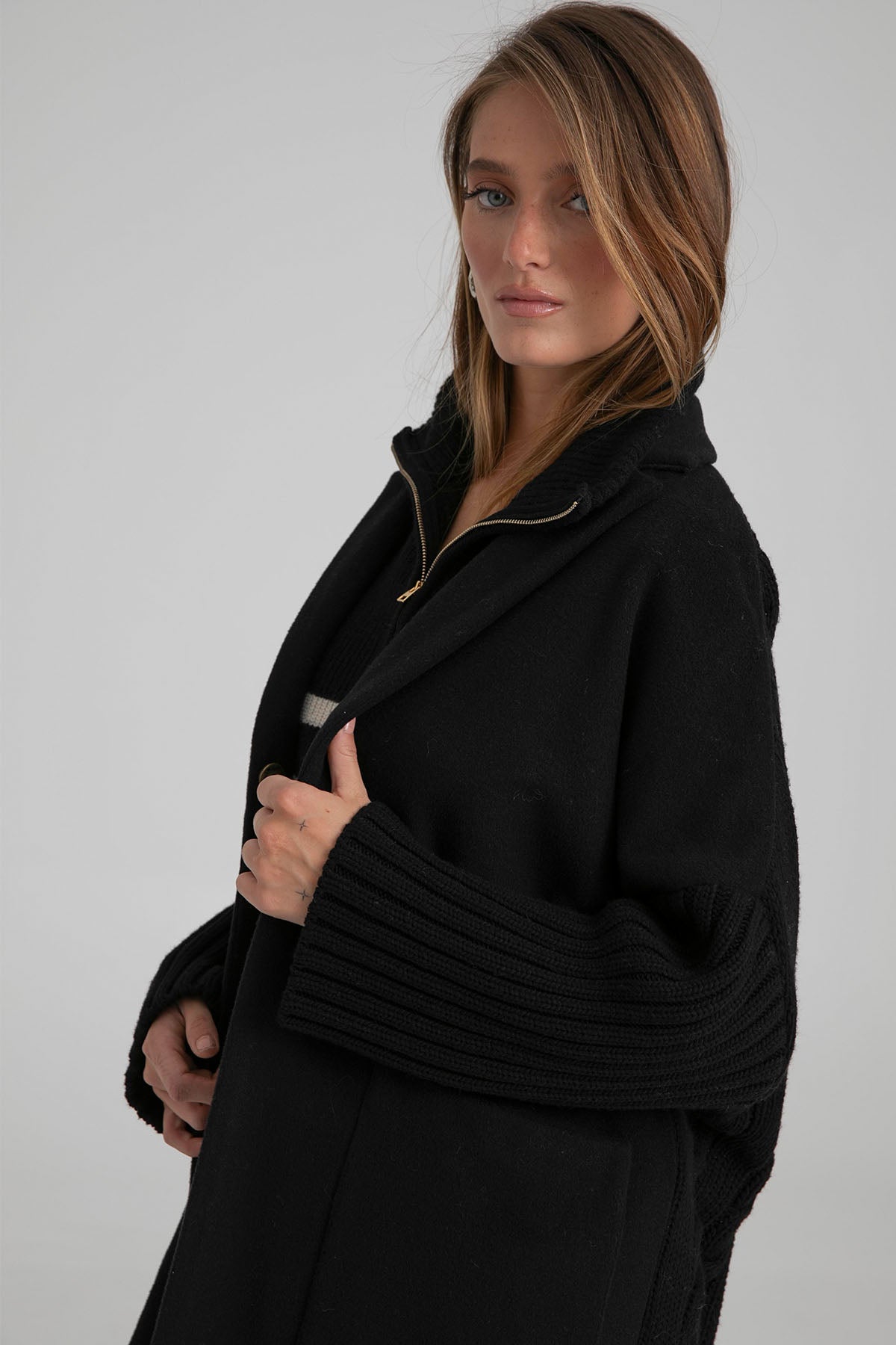 Semicouture Saç Örgü Triko Kollu Yün Kaban-Libas Trendy Fashion Store