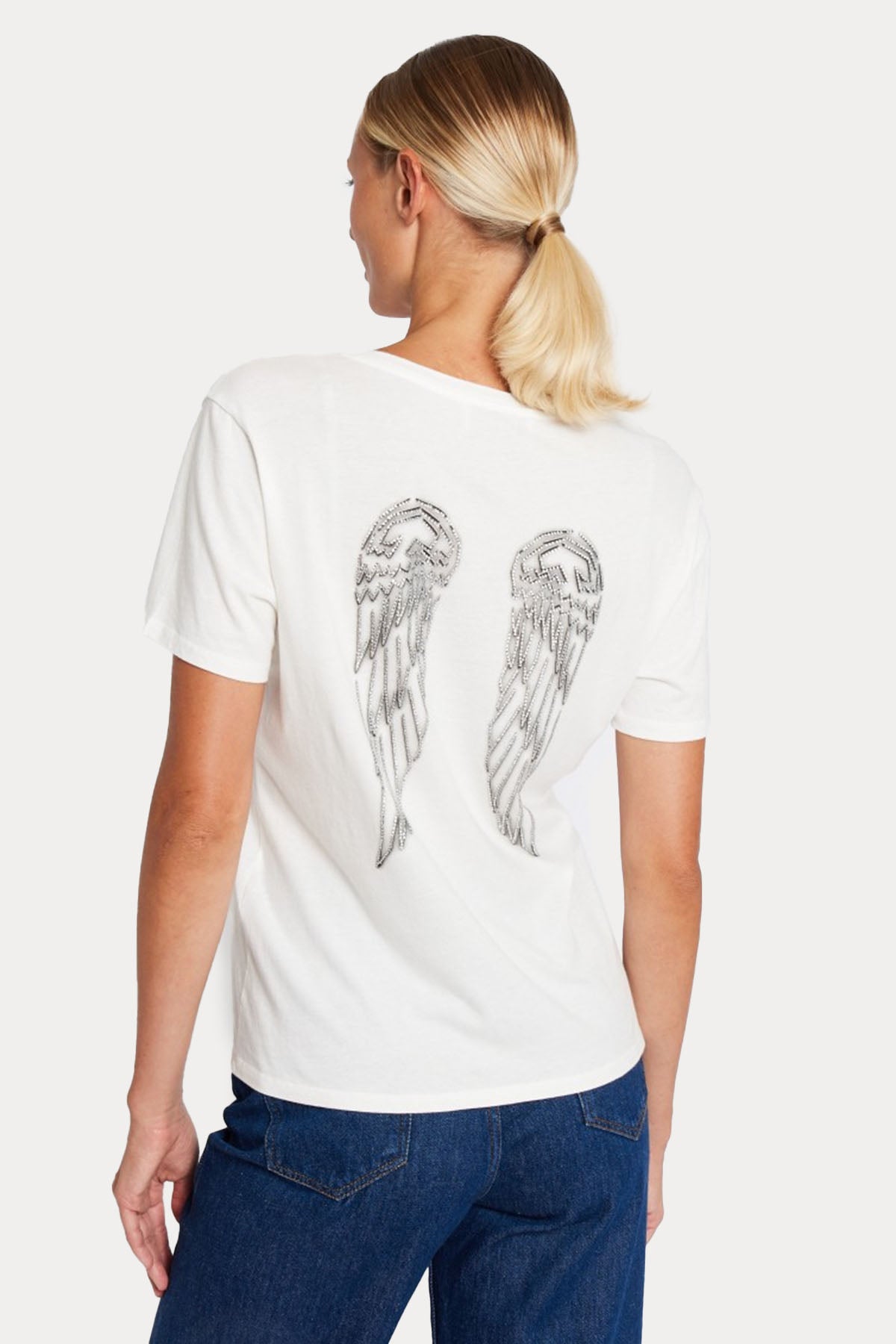 Berenice Enoyaailes Taş Aksesuarlı Kanat Desenli V Yaka T-shirt-Libas Trendy Fashion Store