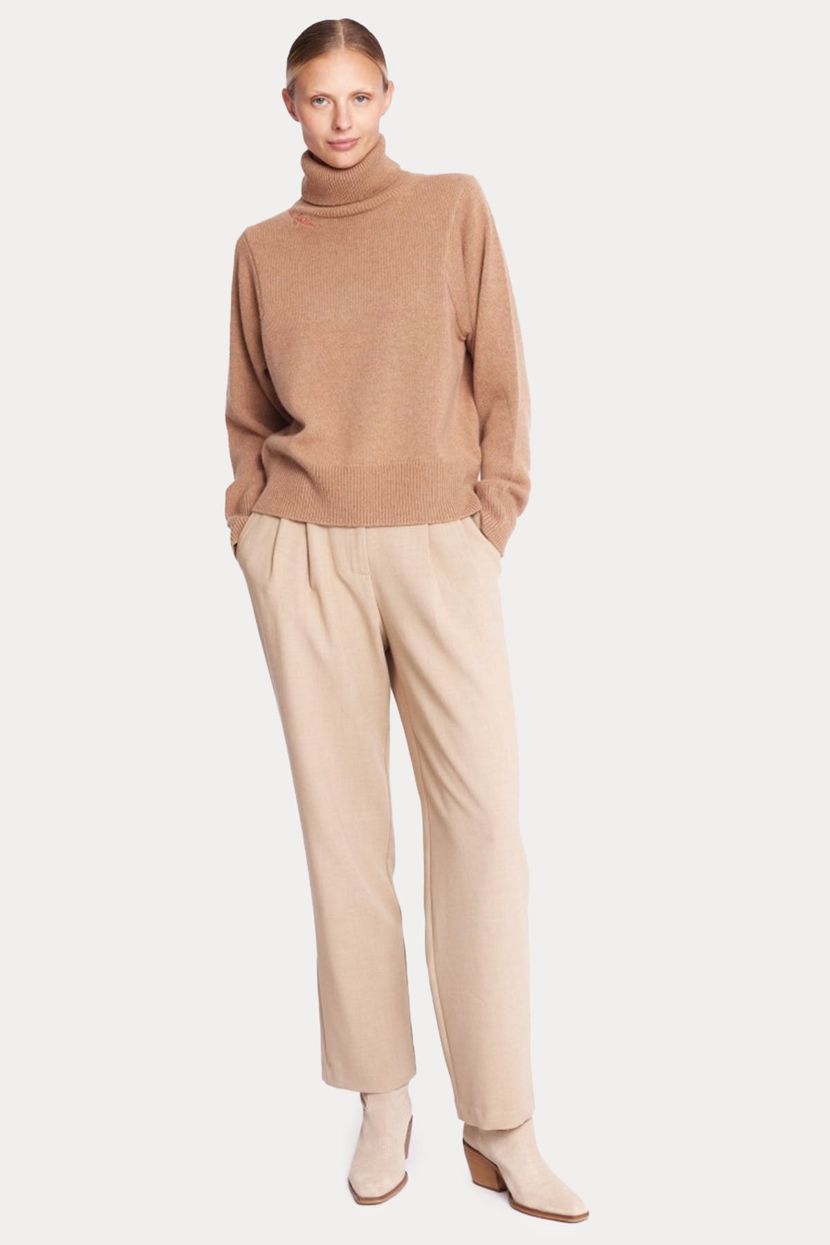 Berenice Axea Sırtta Kanat Desenli Balıkçı Yaka Kaşmirli Örgü Yün Triko-Libas Trendy Fashion Store