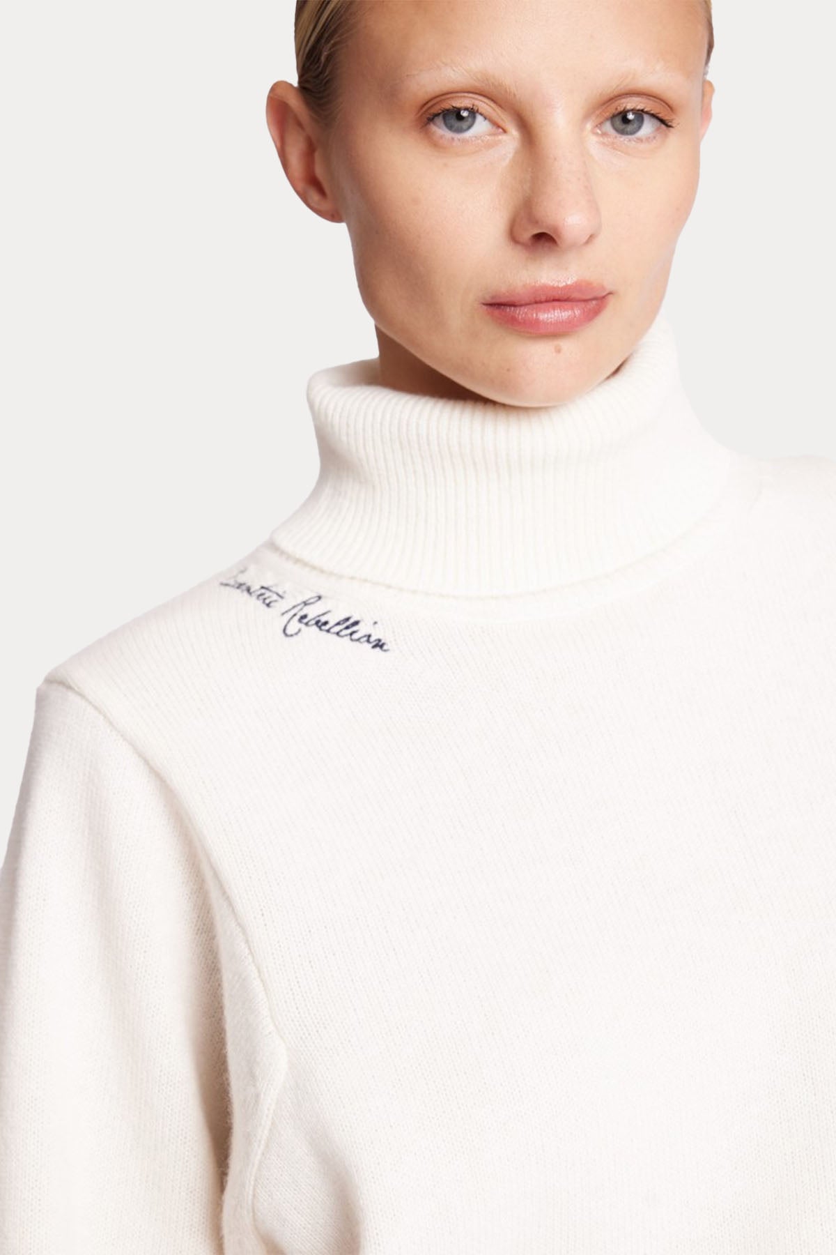 Berenice Axea Sırtta Kanat Desenli Balıkçı Yaka Kaşmirli Örgü Yün Triko-Libas Trendy Fashion Store