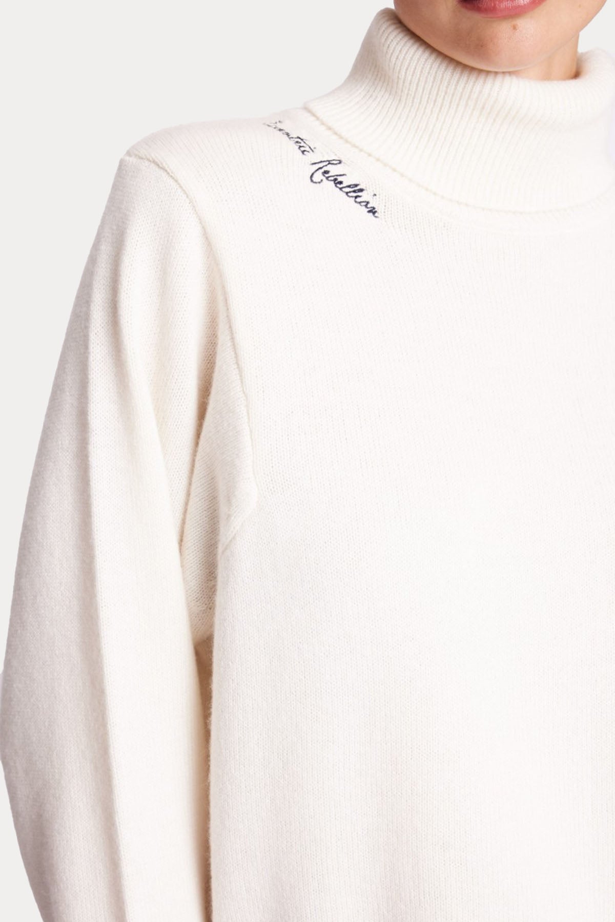 Berenice Axea Sırtta Kanat Desenli Balıkçı Yaka Kaşmirli Örgü Yün Triko-Libas Trendy Fashion Store