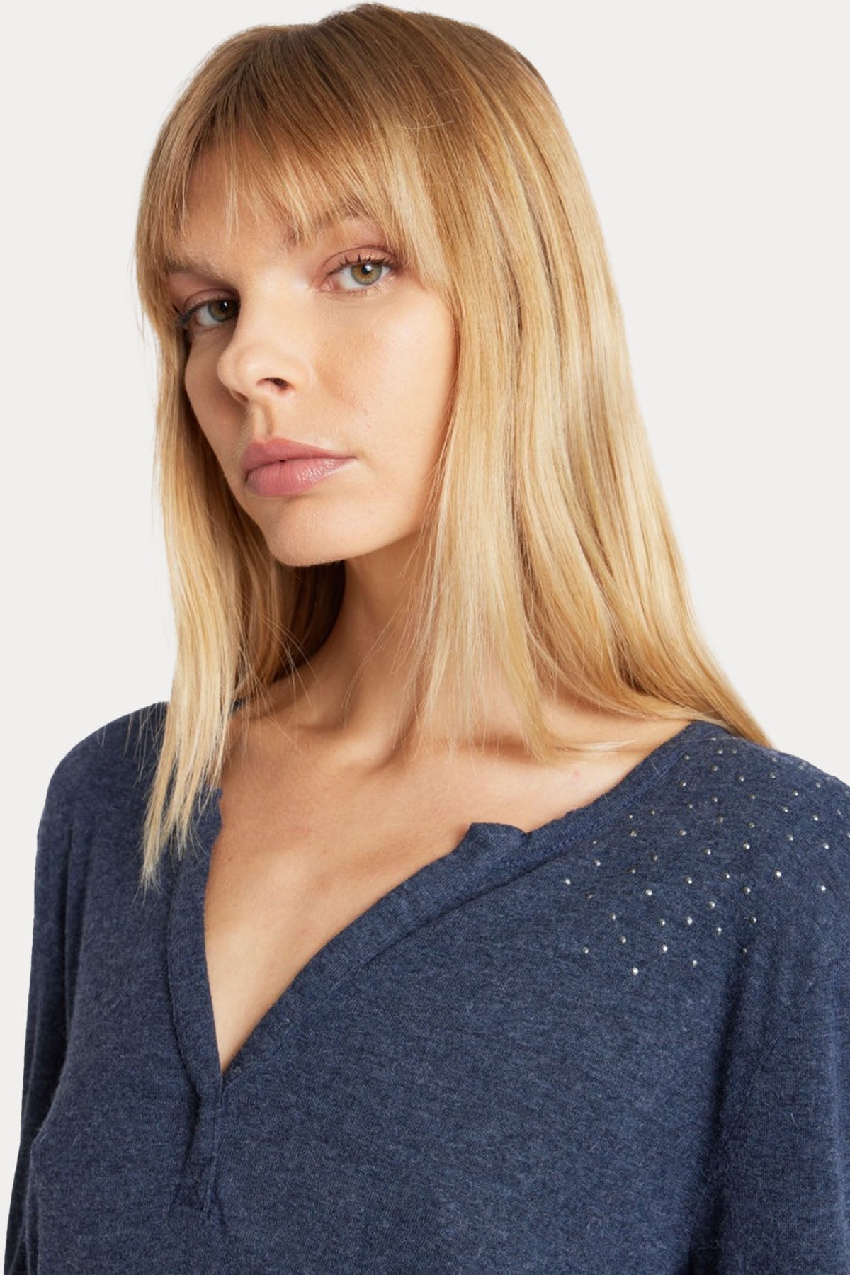 Berenice Elliaswings Sırtta Kanat Desenli V Yaka T-shirt-Libas Trendy Fashion Store