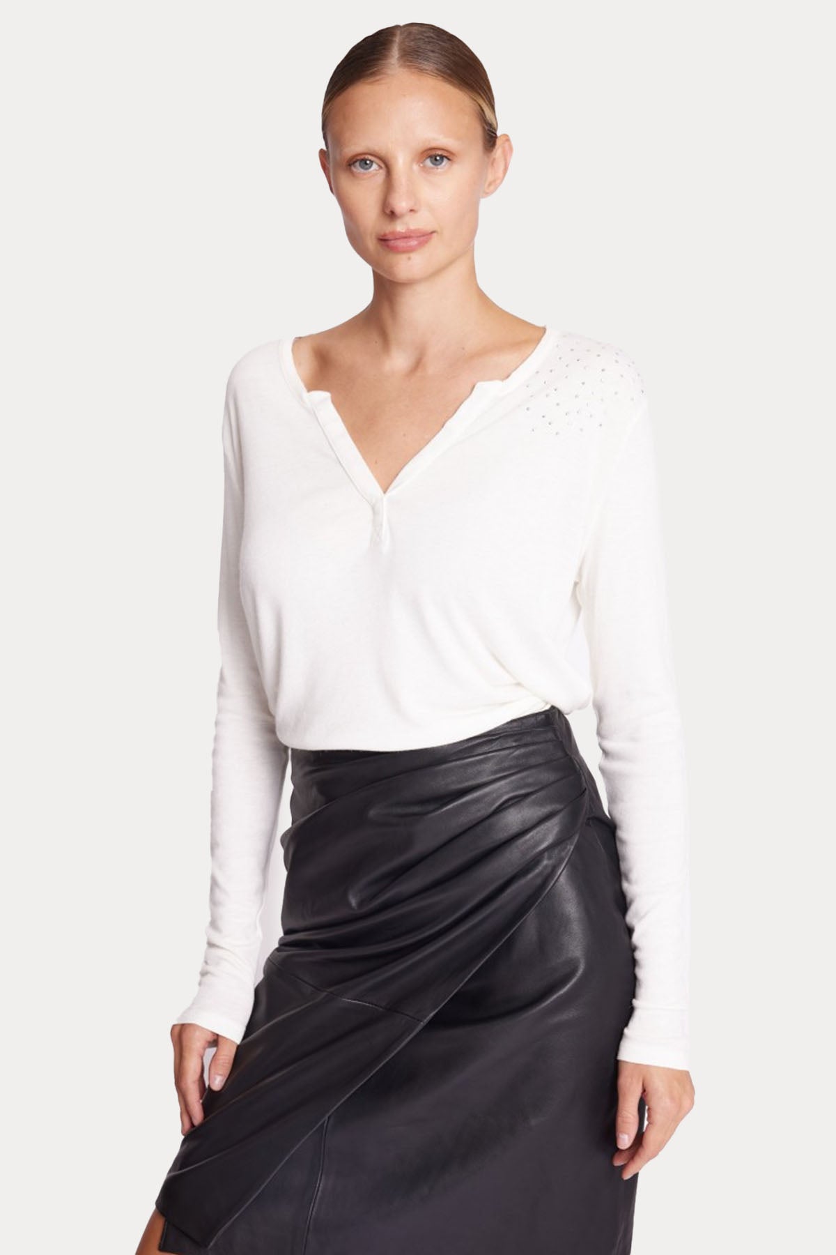 Berenice Elliaswings Sırtta Kanat Desenli V Yaka T-shirt-Libas Trendy Fashion Store