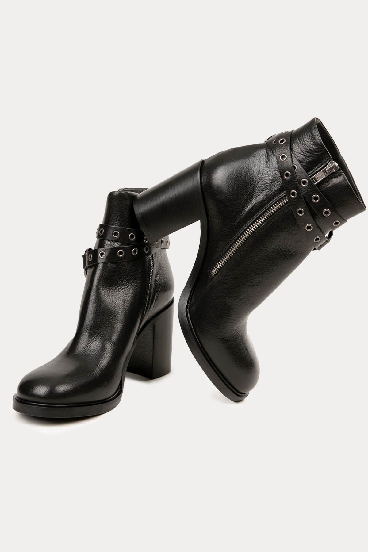 Fruit Zımbalı Kemer Detaylı Topuklu Deri Bot