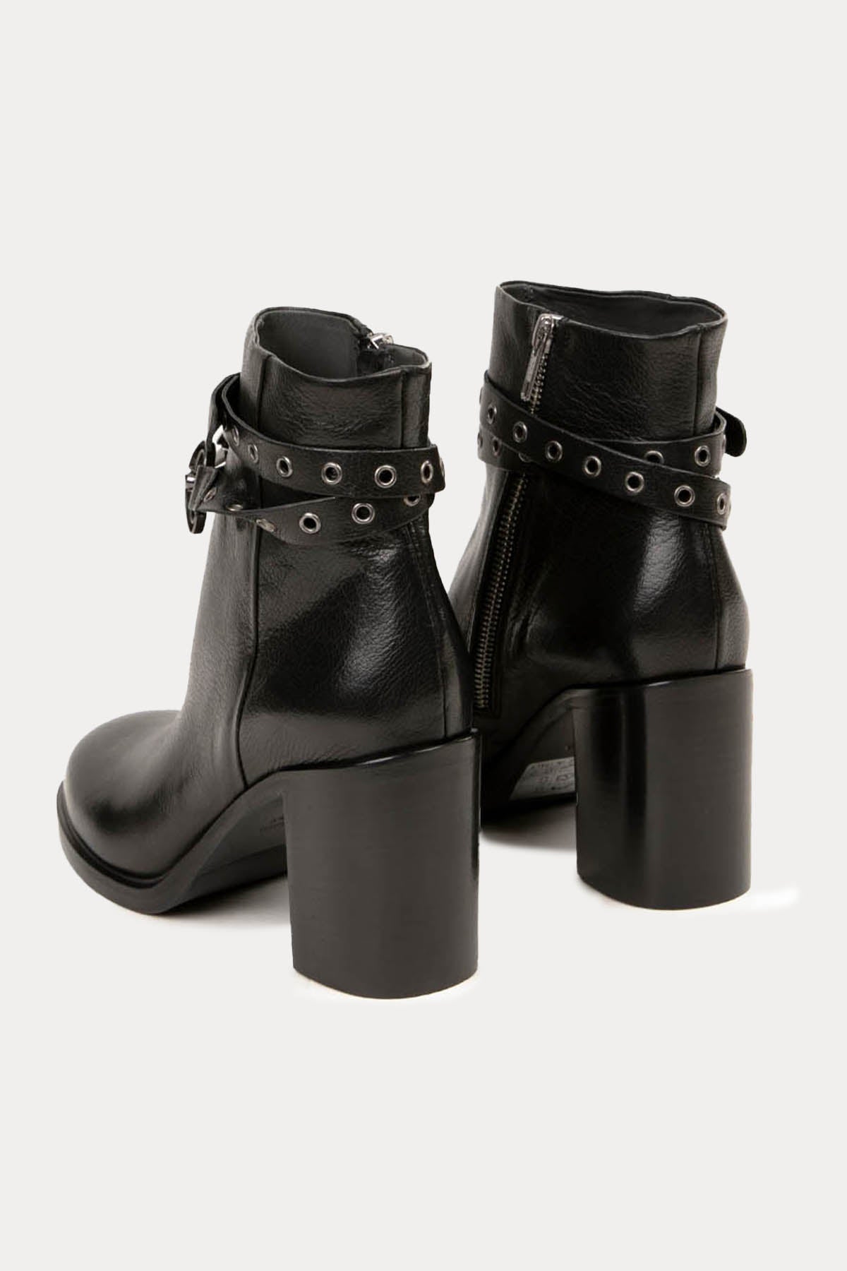 Fruit Zımbalı Kemer Detaylı Topuklu Deri Bot