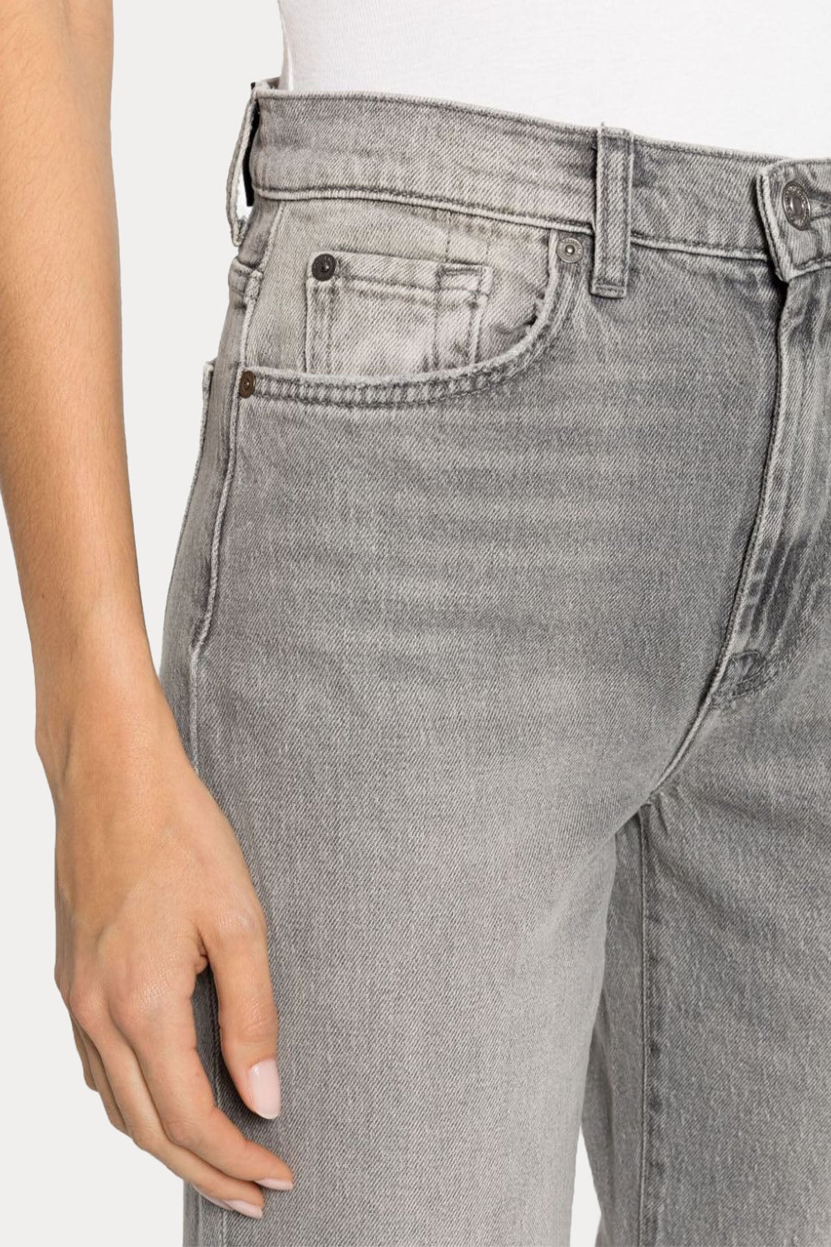 7 For All Mankind Logan Straight Fit Jeans-Libas Trendy Fashion Store