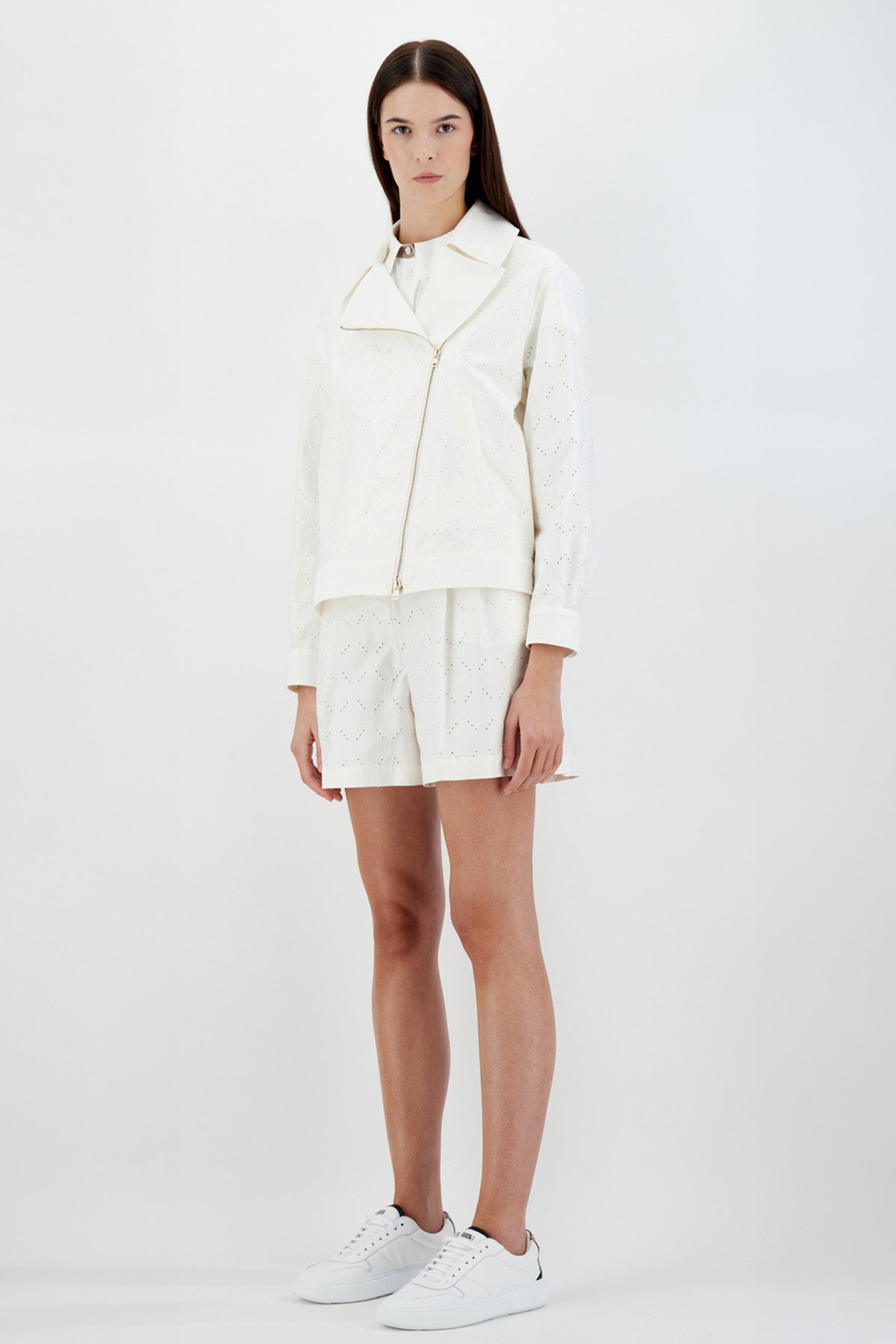 Herno Çapraz Fermuarlı Lazer Kesim Nakış Detaylı Ceket