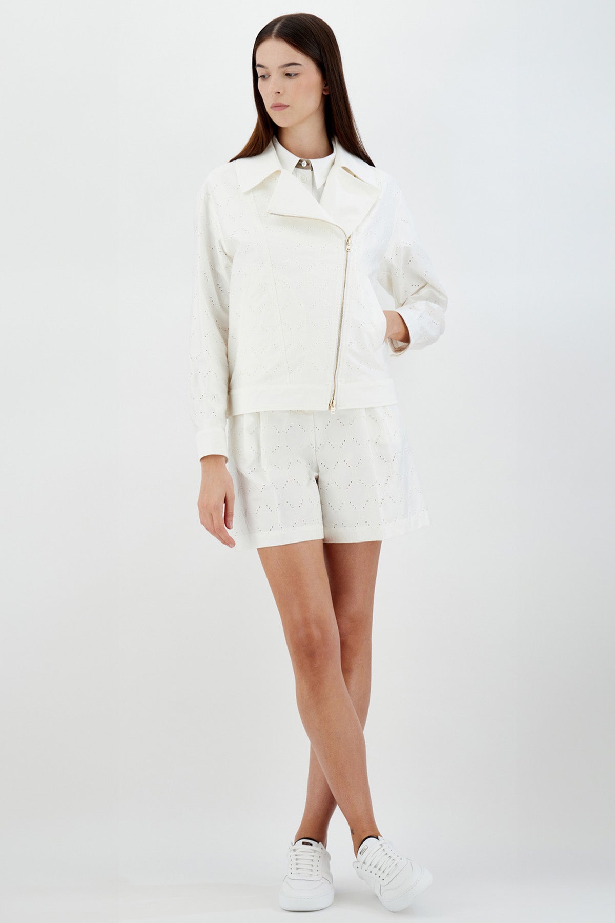 Herno Çapraz Fermuarlı Lazer Kesim Nakış Detaylı Ceket