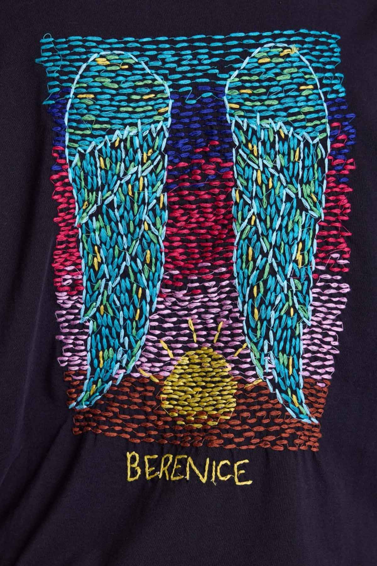 Berenice Erza Renkli Nakış Kanat Desenli Geniş Kesim T-shirt-T-shirt-Libas