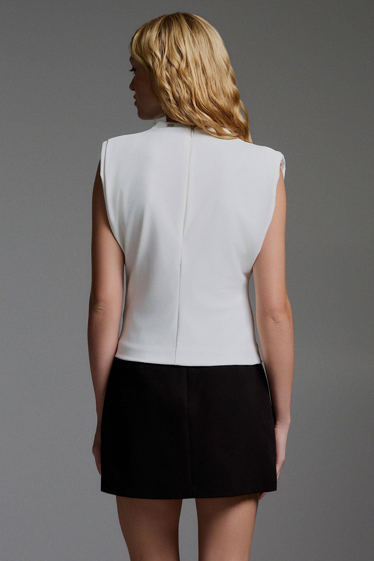 Bsb Yuvarlak Yaka Omzu Vatkalı Bluz