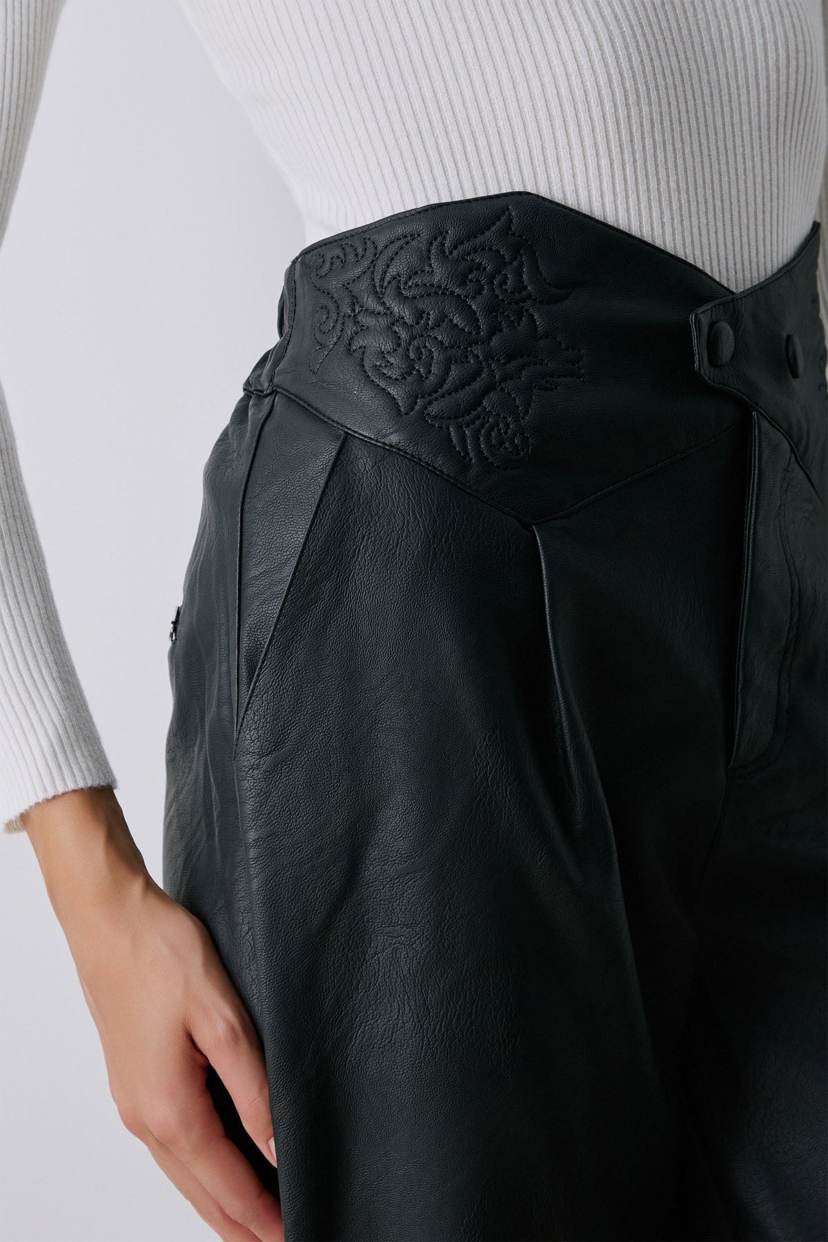 Bsb Yüksek Bel Crop Paça Deri Pantolon-Pantolon-Libas