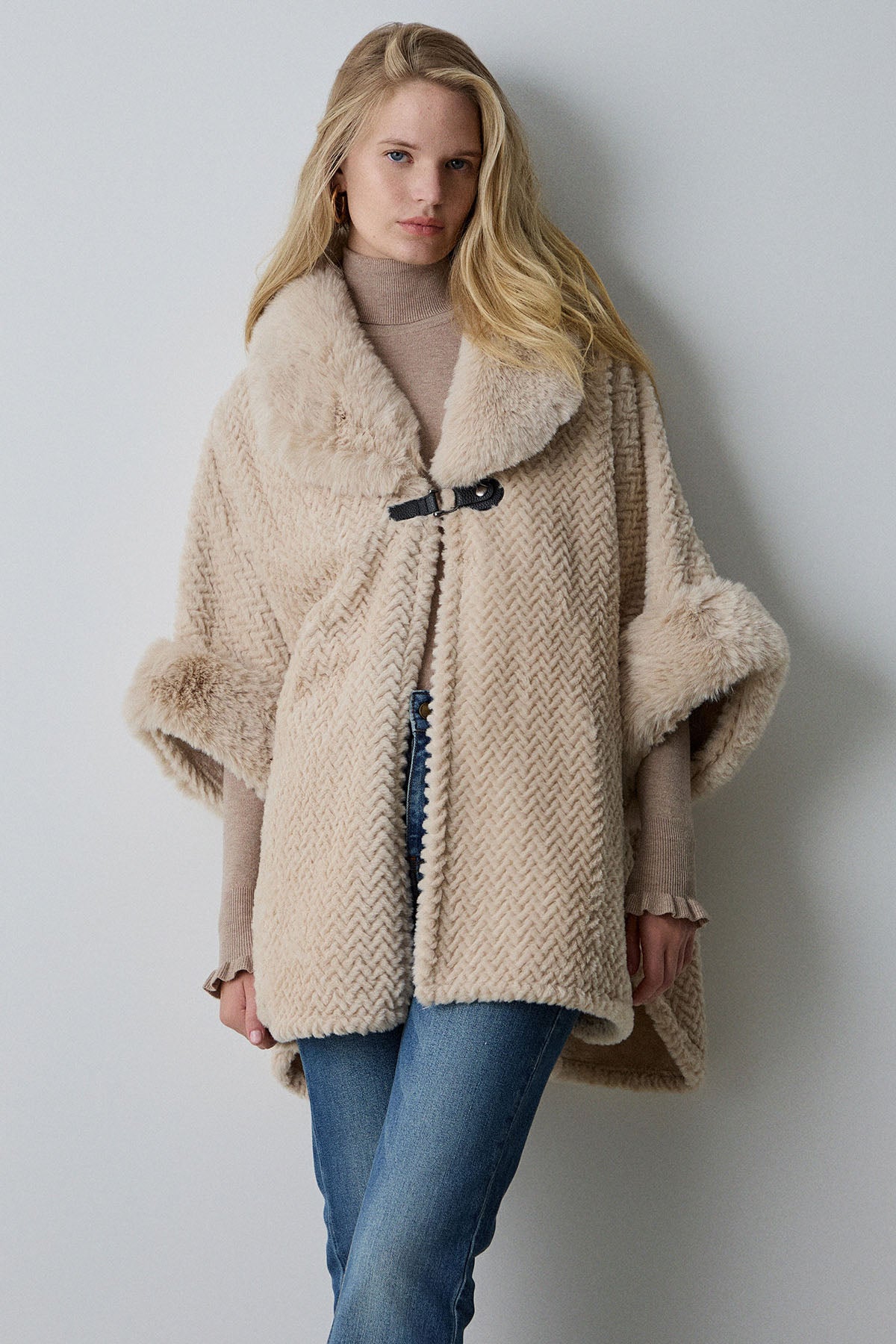 Bsb Geniş Kesim Kürklü Peluş Panço