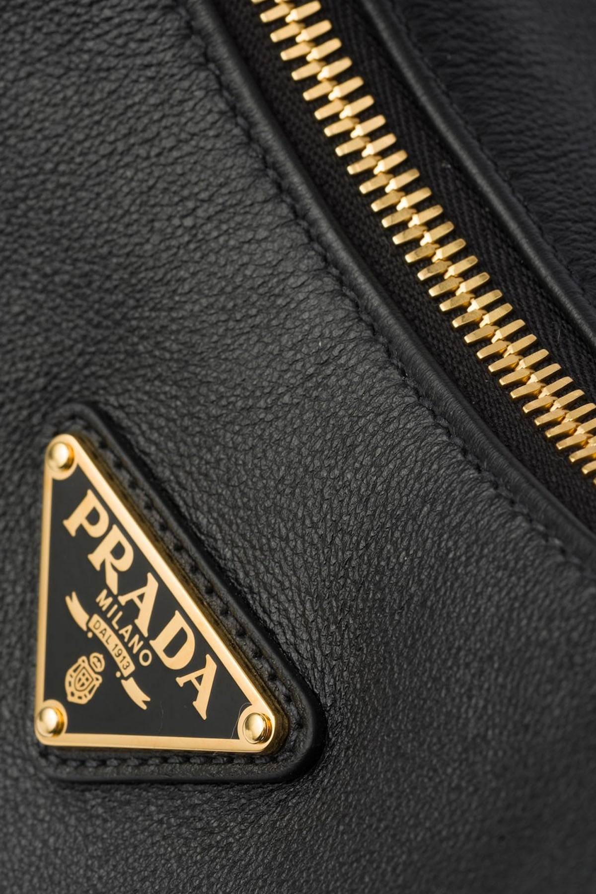 Prada Logolu Medium Deri Çanta