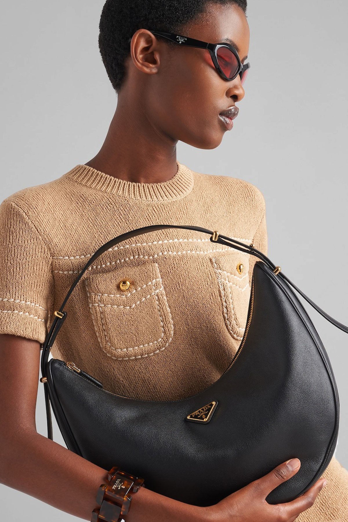 Prada Logolu Medium Deri Çanta