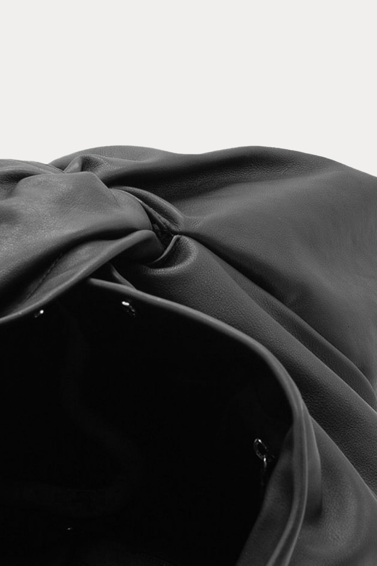 Vic Matie Çapraz Büzgülü Deri Çanta