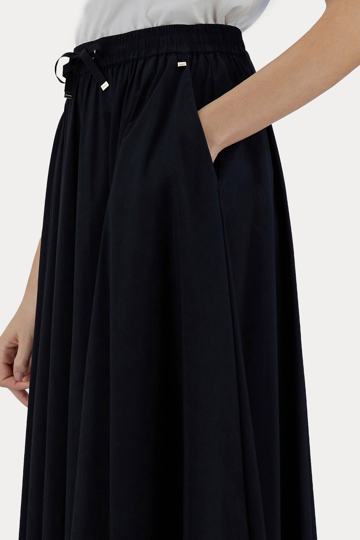 Herno Beli Lastikli Yandan Cepli Pileli Streç Midi Etek