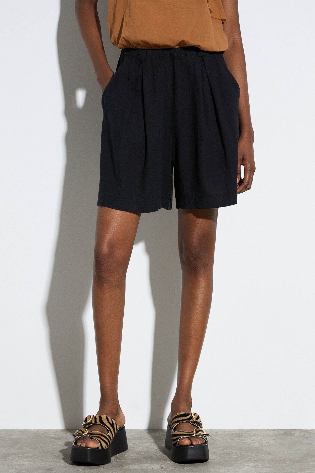 Bsb Geniş Kesim Yüksek Bel Beli Lastikli Keten Şort