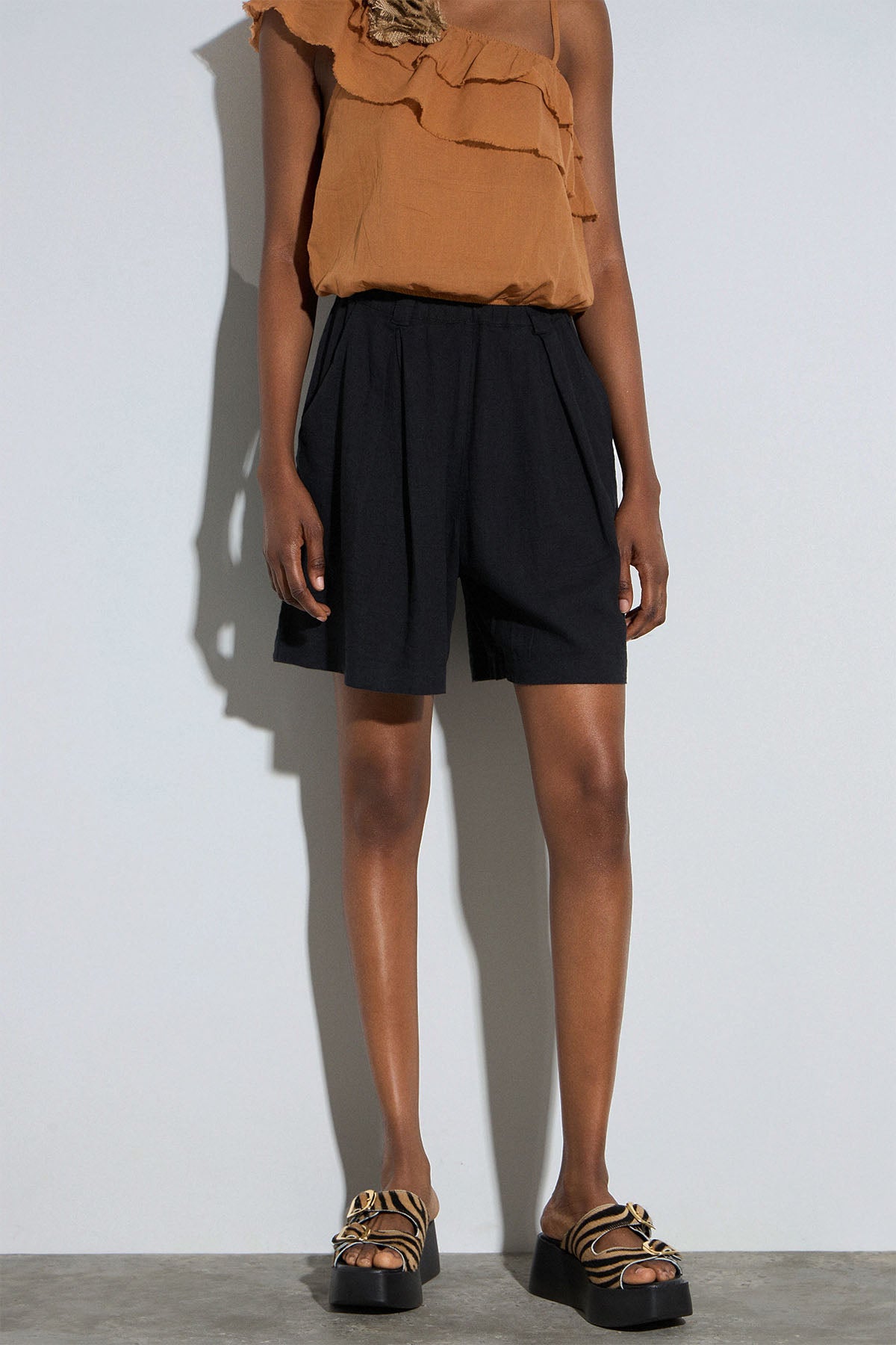 Bsb Geniş Kesim Yüksek Bel Beli Lastikli Keten Şort