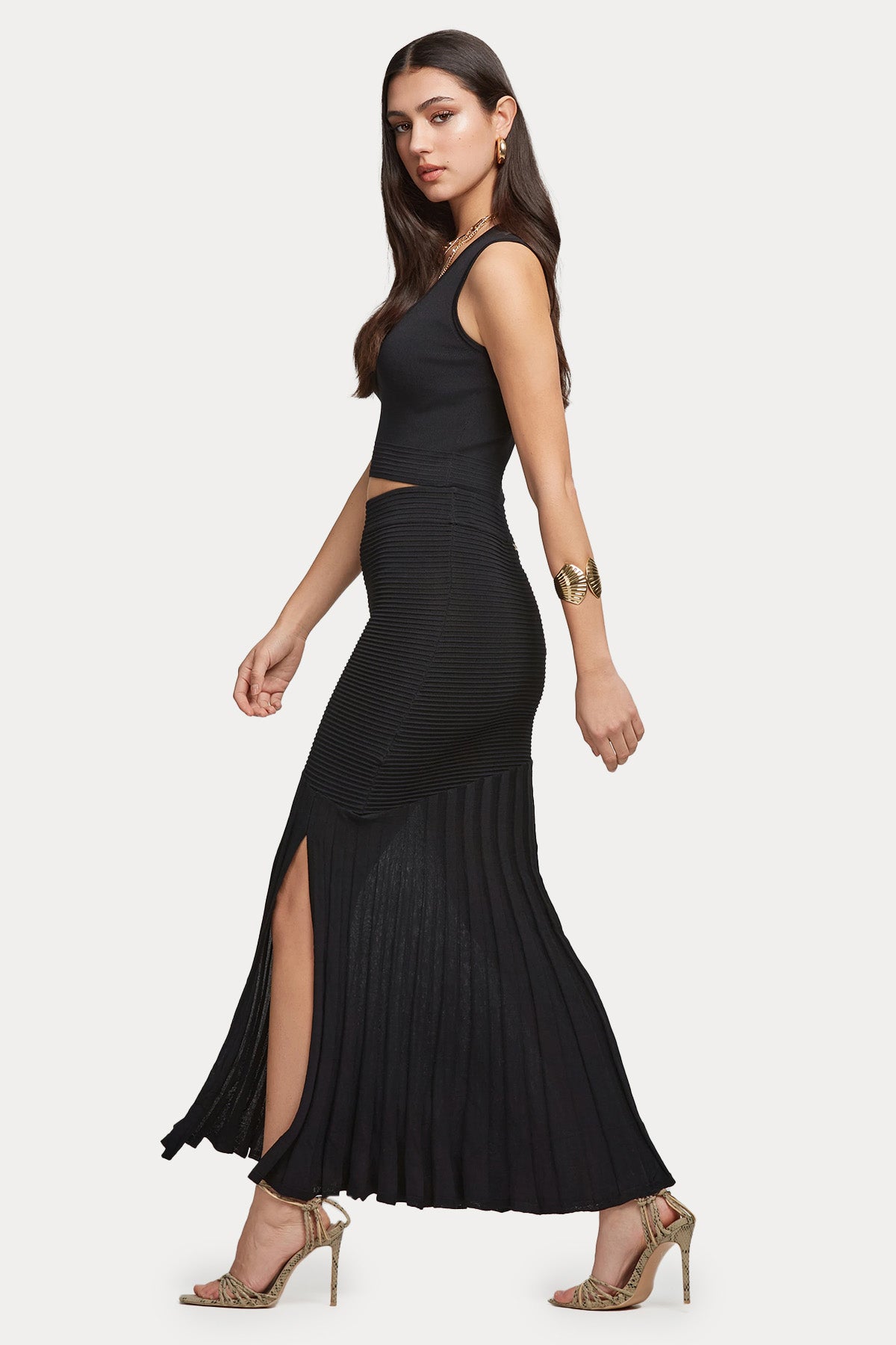 Lynne Geniş V Yaka İnce Örgü Crop Bluz