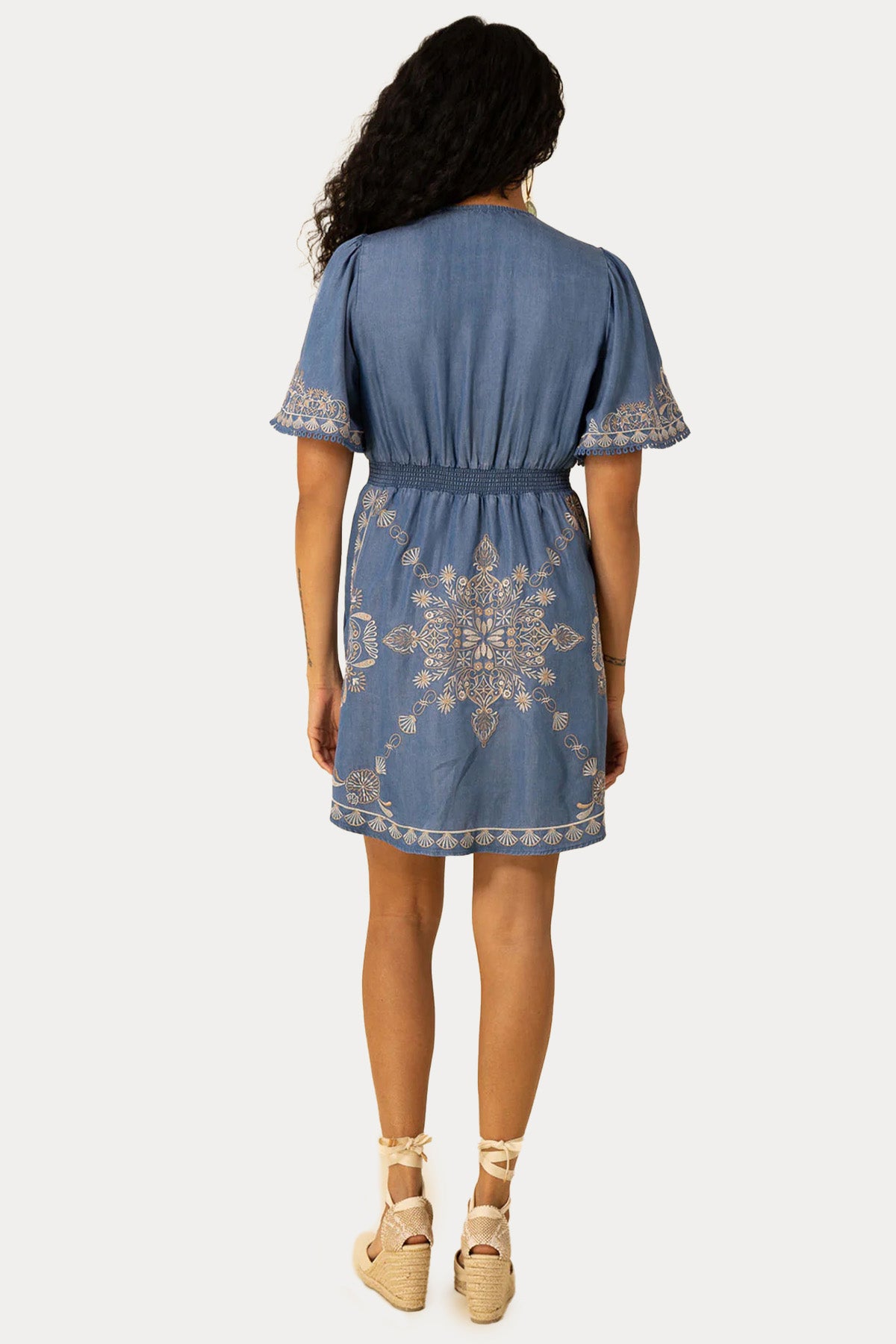 Hale Bob V Yaka Dantel Nakışlı Mini Elbise