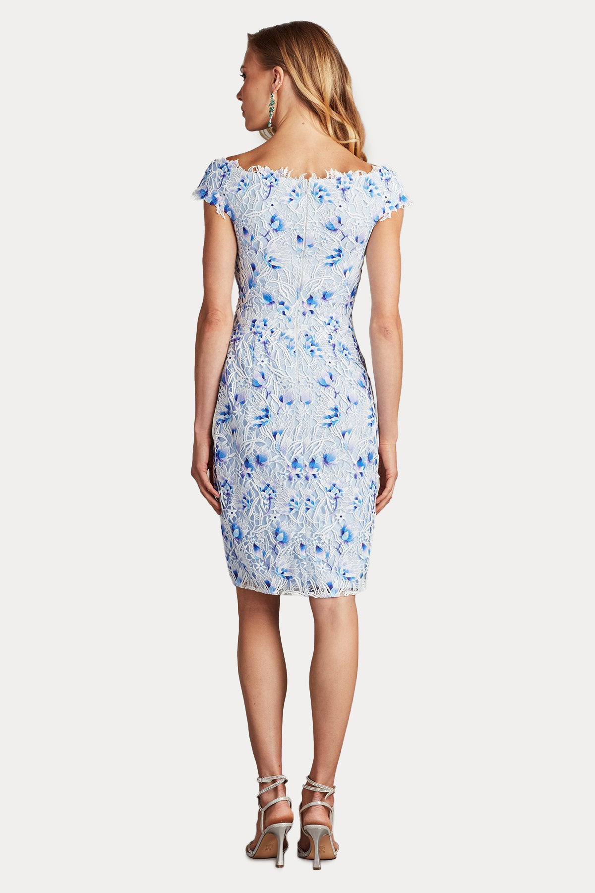 Tadashi Shoji Dantel Nakışlı Dizüstü Abiye Elbise