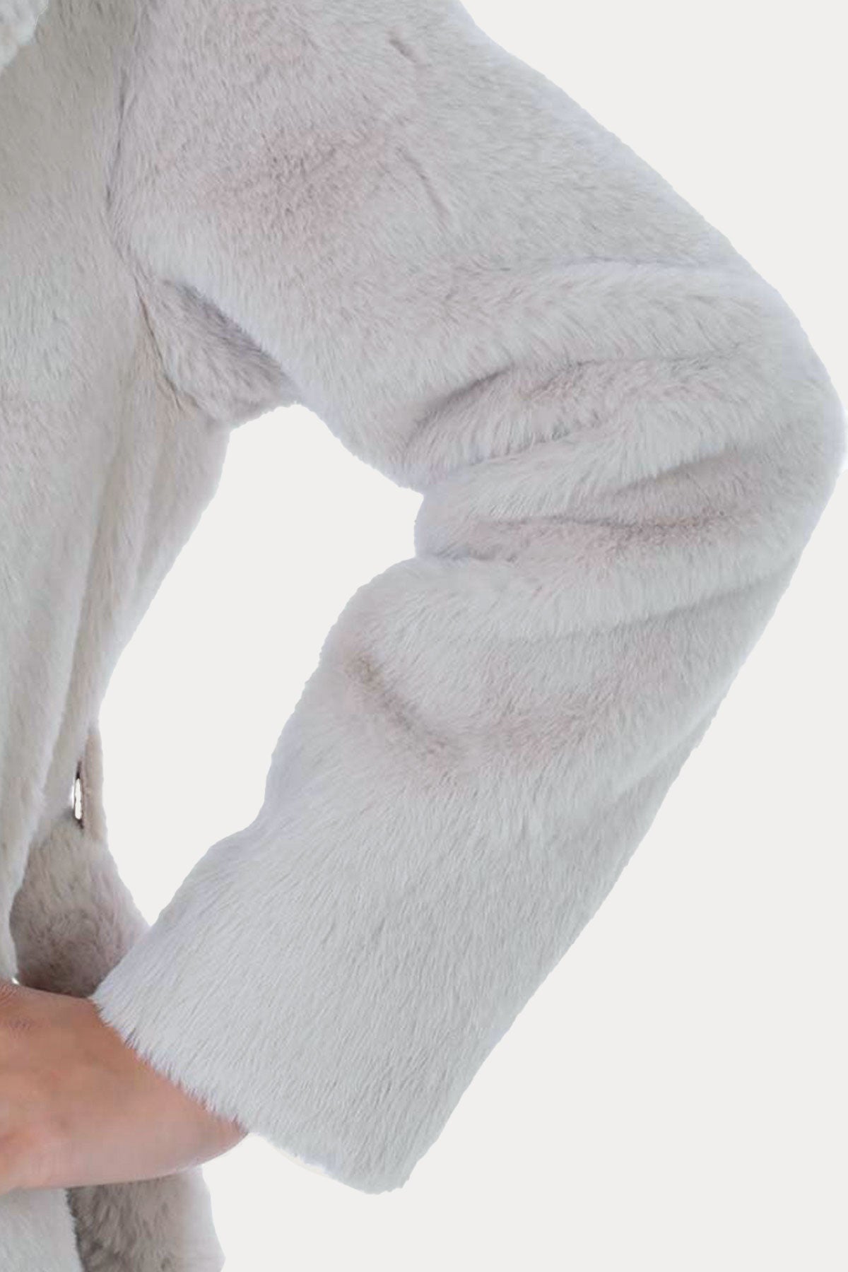 Herno Geniş Yakalı Kemerli Peluş Manto