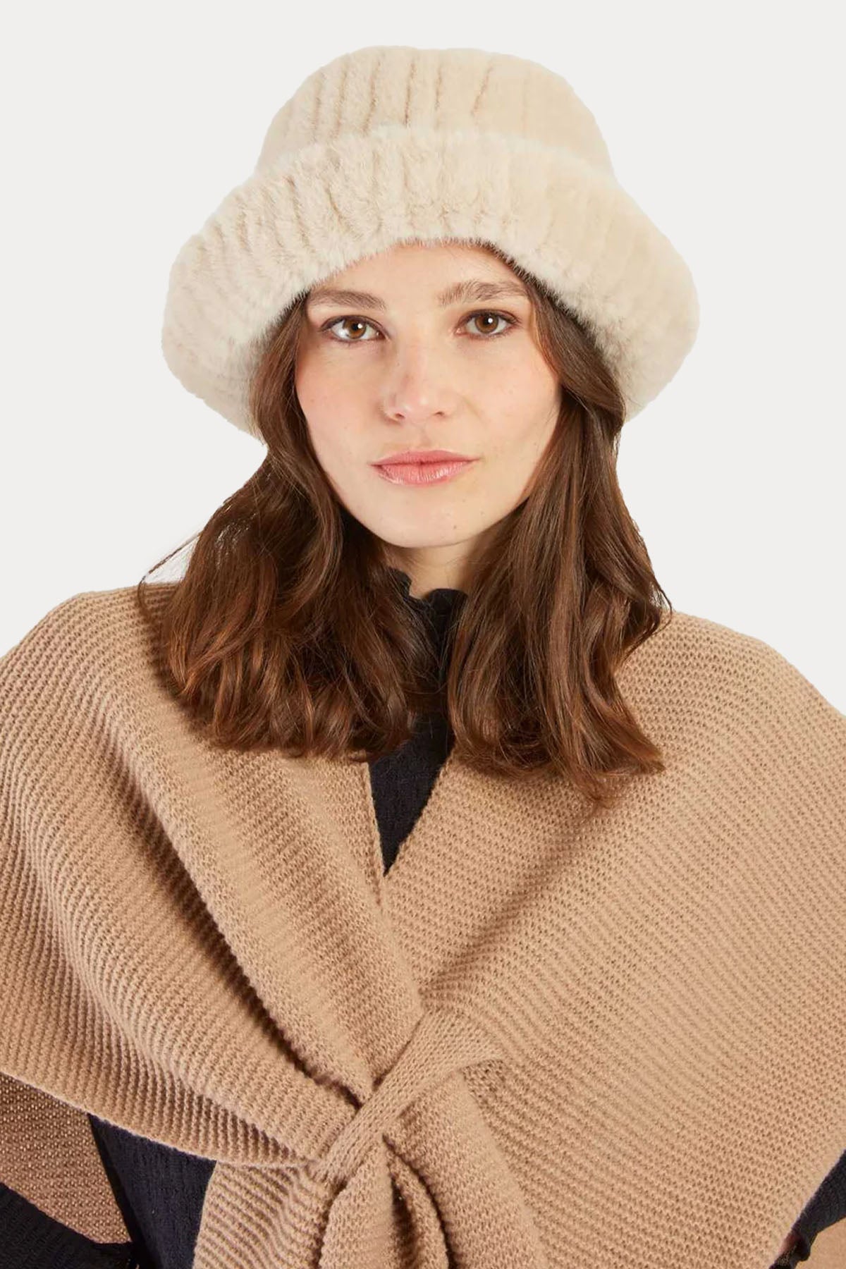 Rene Derhy Peluş Şapka