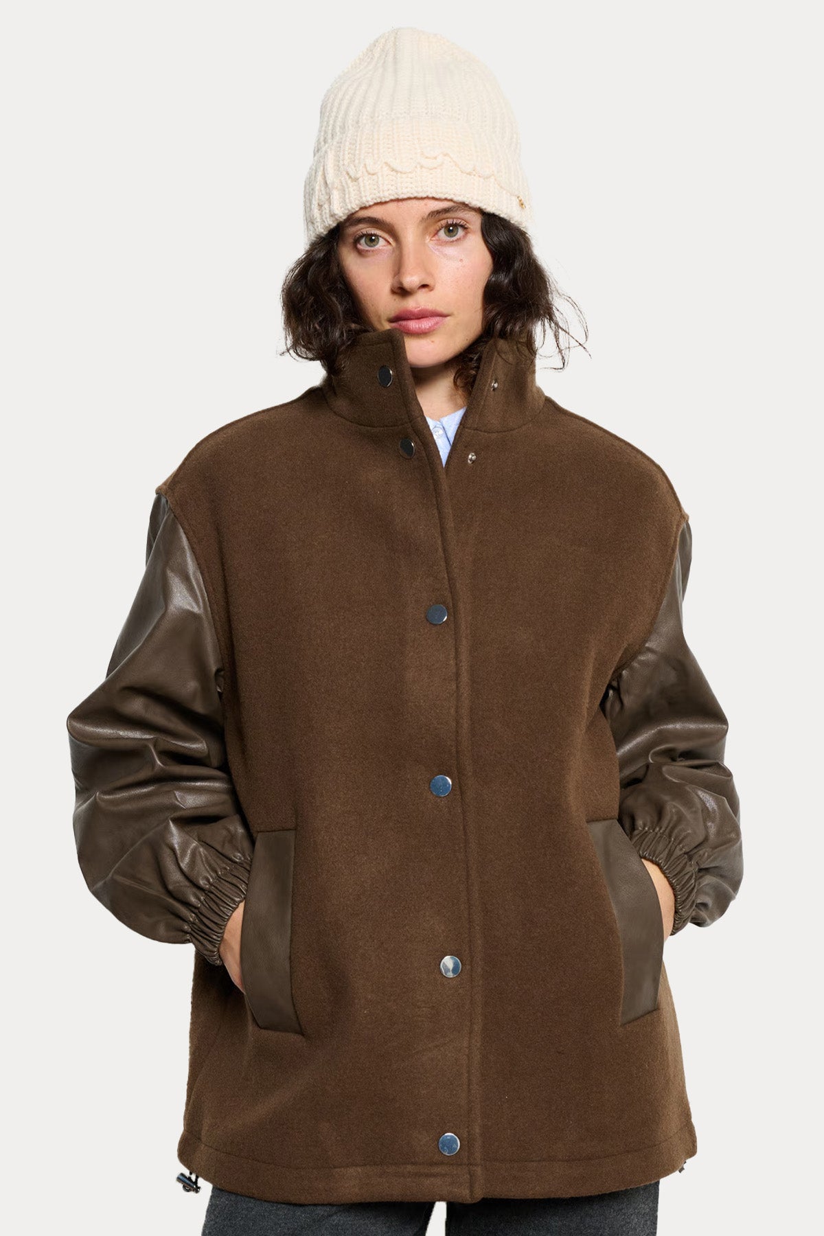 Berenice Comfort Fit Dik Yaka Deri Detaylı Yün Kaban