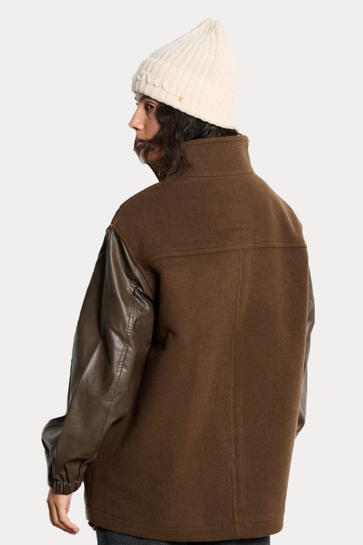 Berenice Comfort Fit Dik Yaka Deri Detaylı Yün Kaban