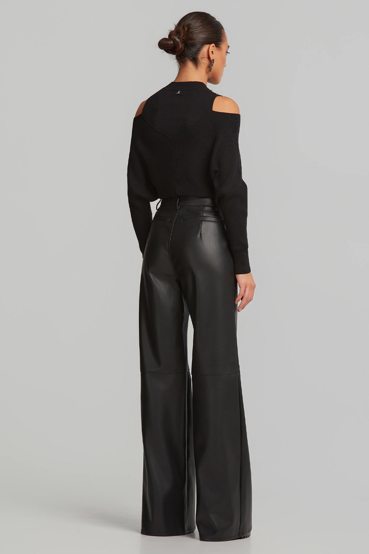 Lynne Metal Aksesuarlı Yuvarlak Yaka Örgü Triko