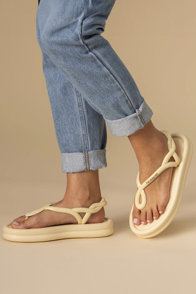 Havaianas Logolu Parmak Arası Puf Sandalet