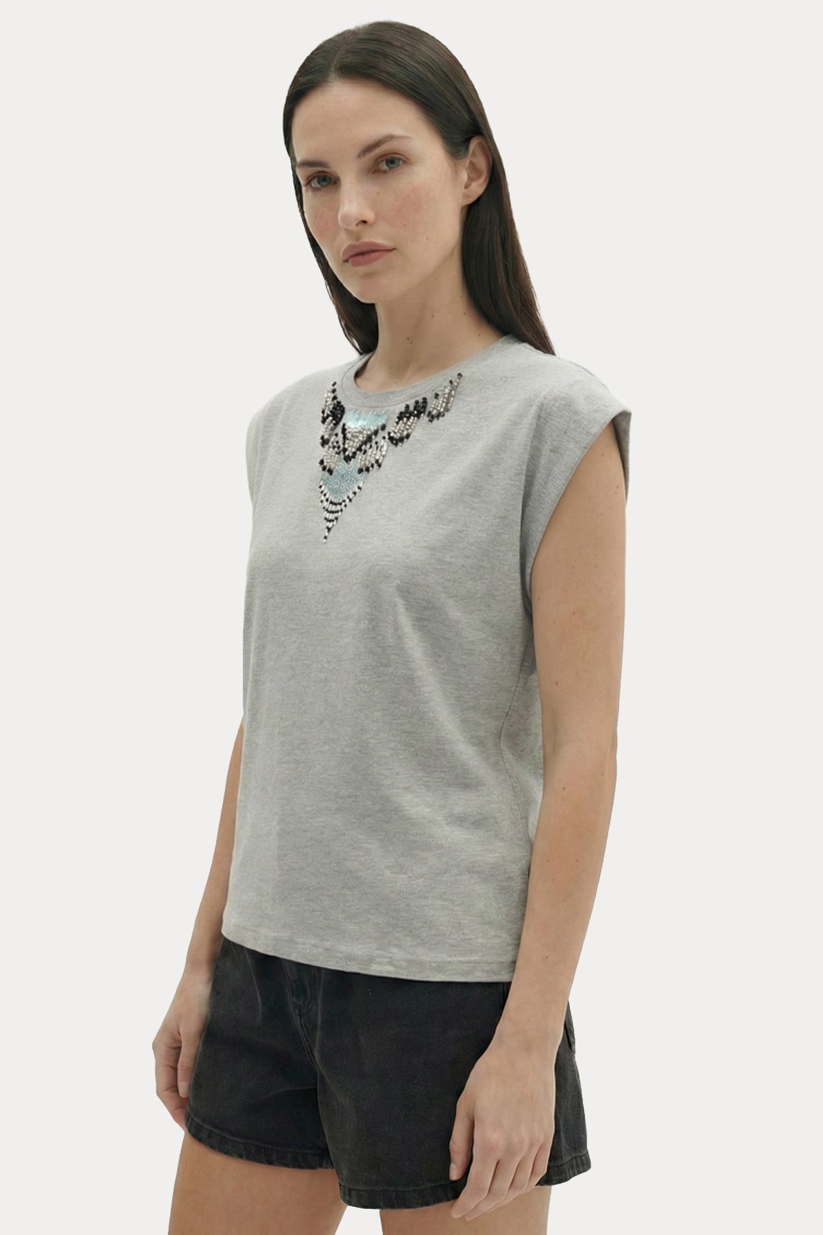 Berenice Regular Fit Boncuk Desenli Kolye Tasarım T-shirt
