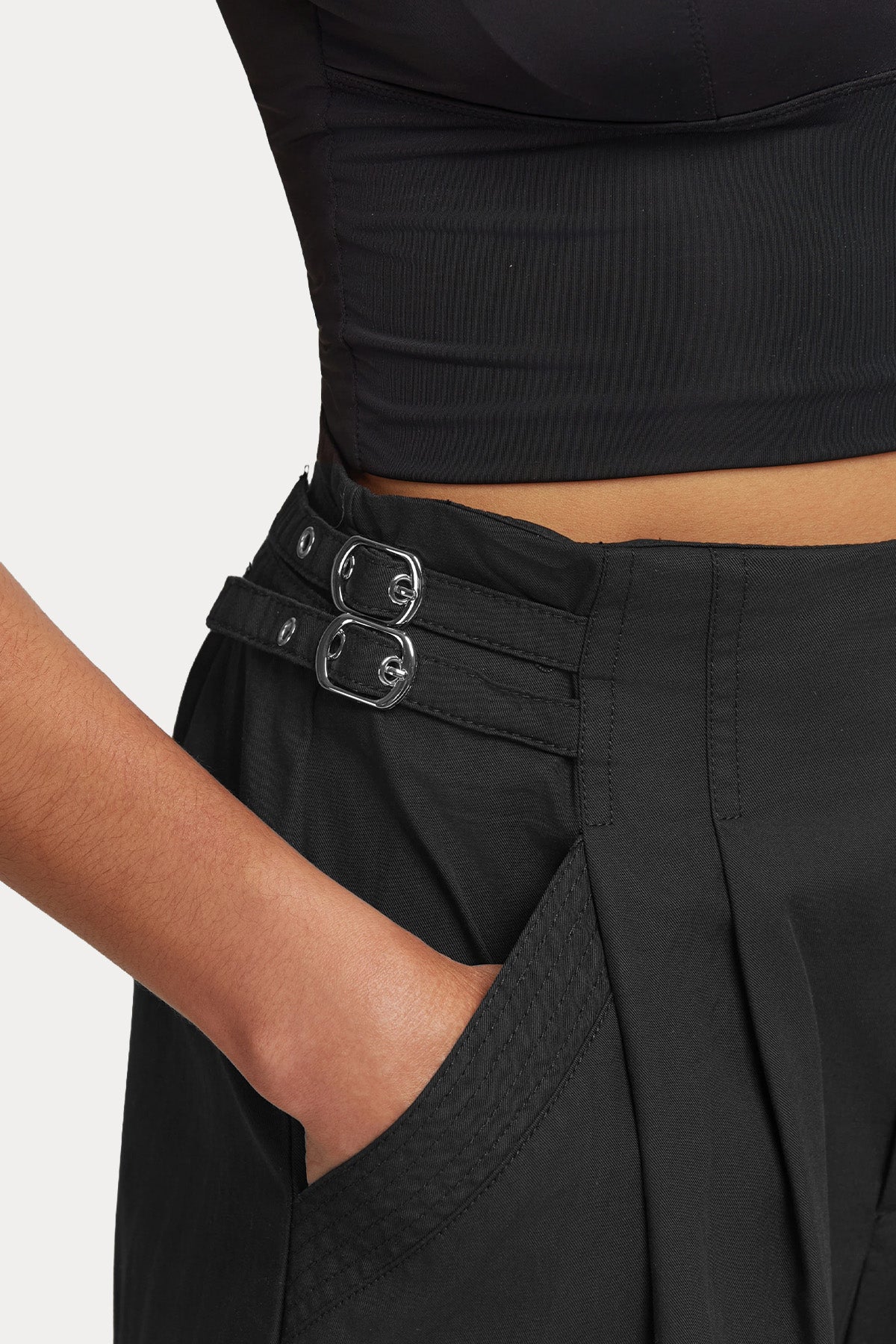 Lynne Relaxed Fit Kemerli Pantolon