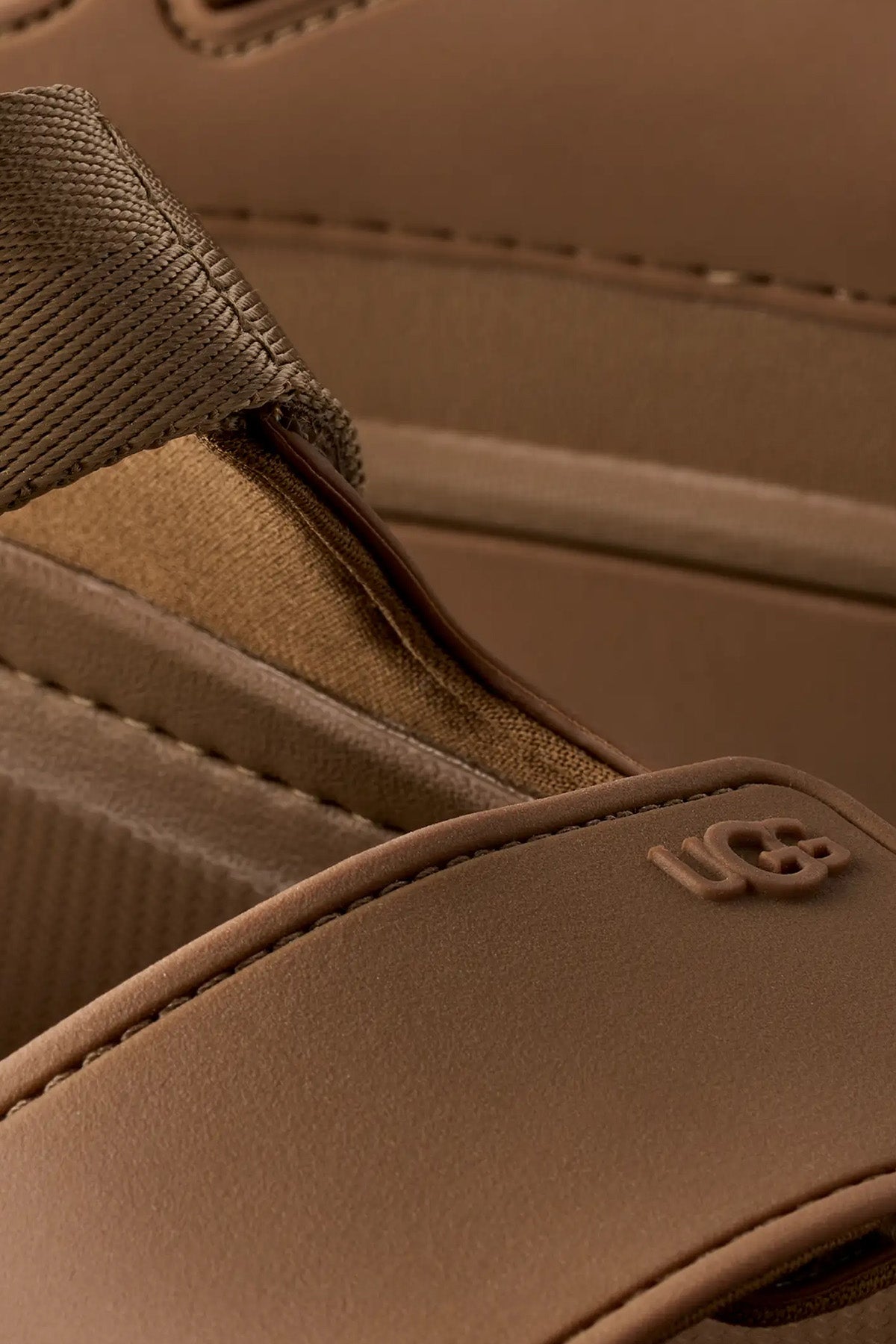 Ugg Bison Brown GoldenGlow Cırt Cırt Bantlı Sandalet