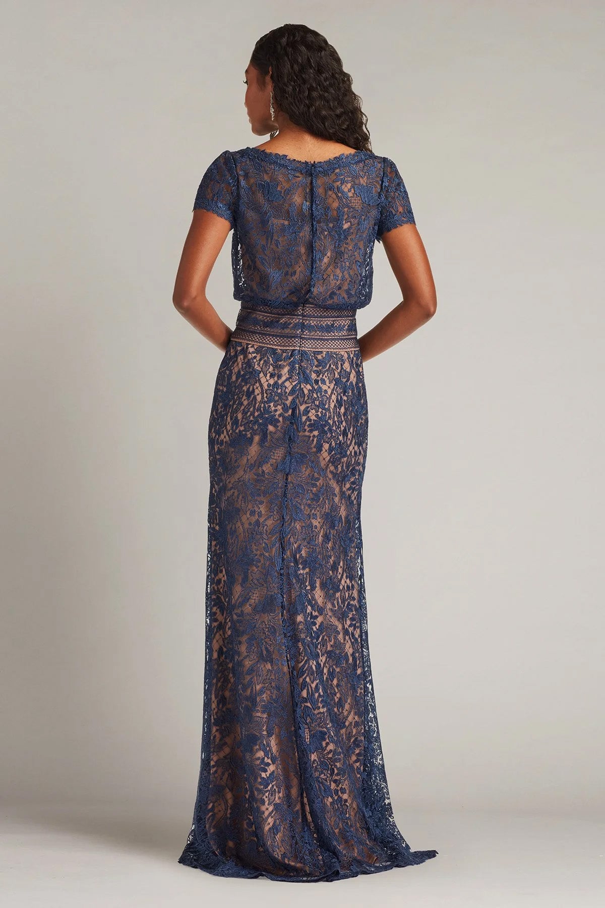 Tadashi Shoji Dantel Nakışlı Maxi Abiye Elbise